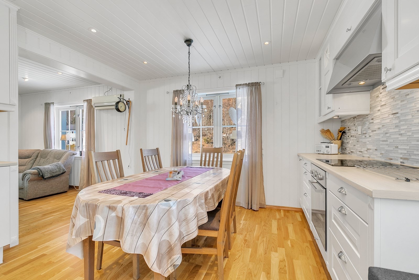 Hovedleilighet - 1etg - Kjøkken_05.jpg Galleribilde