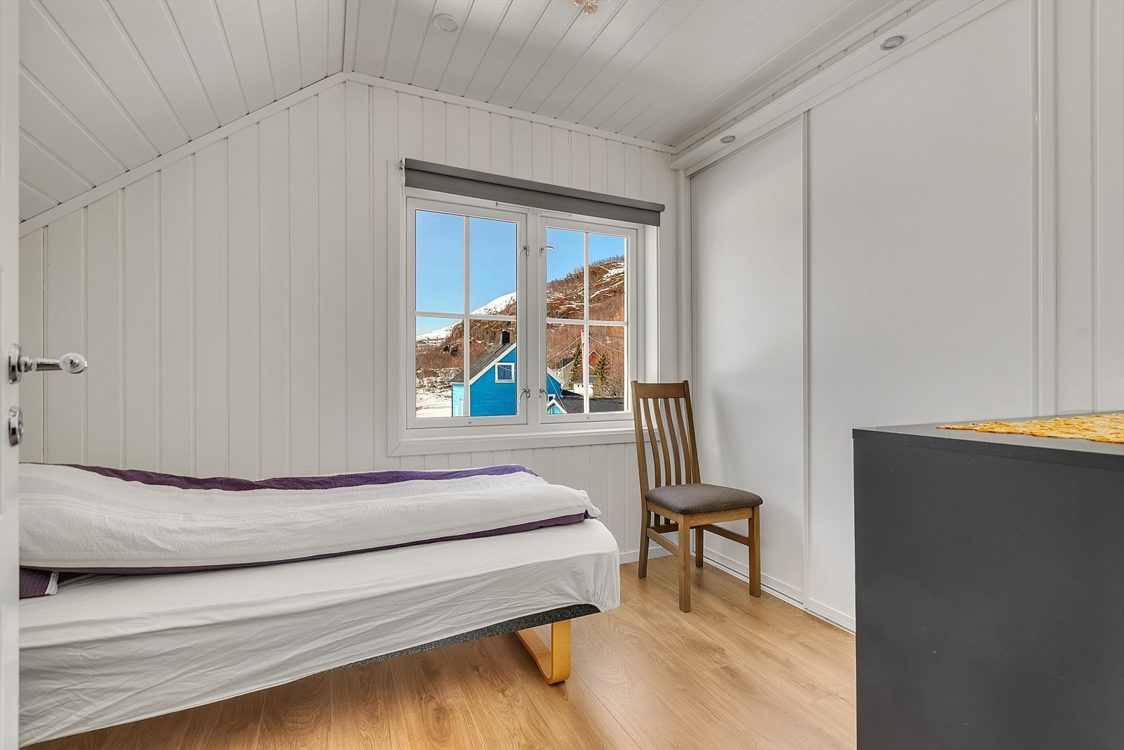 Hovedleilighet - 2etg - Soverom_1_1.jpg Galleribilde