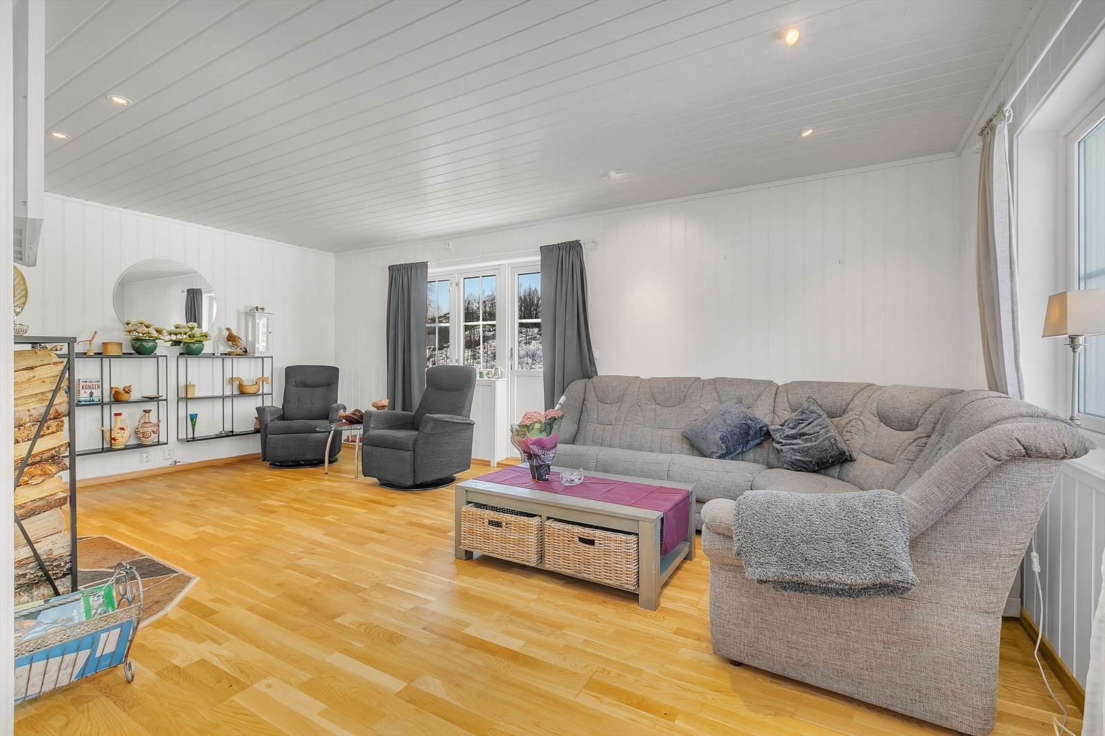 Hovedleilighet - 1etg - Stue_04.jpg Galleribilde