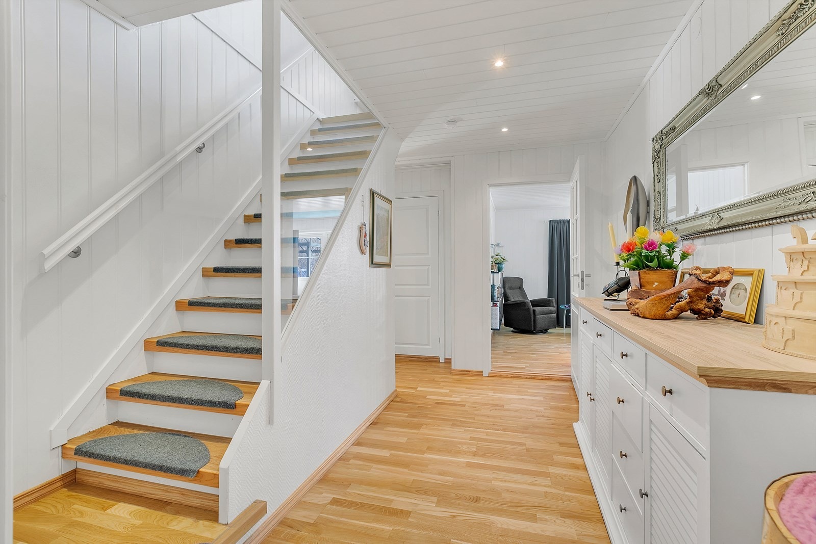 Hovedleilighet - 1etg - Hall_1.jpg Galleribilde