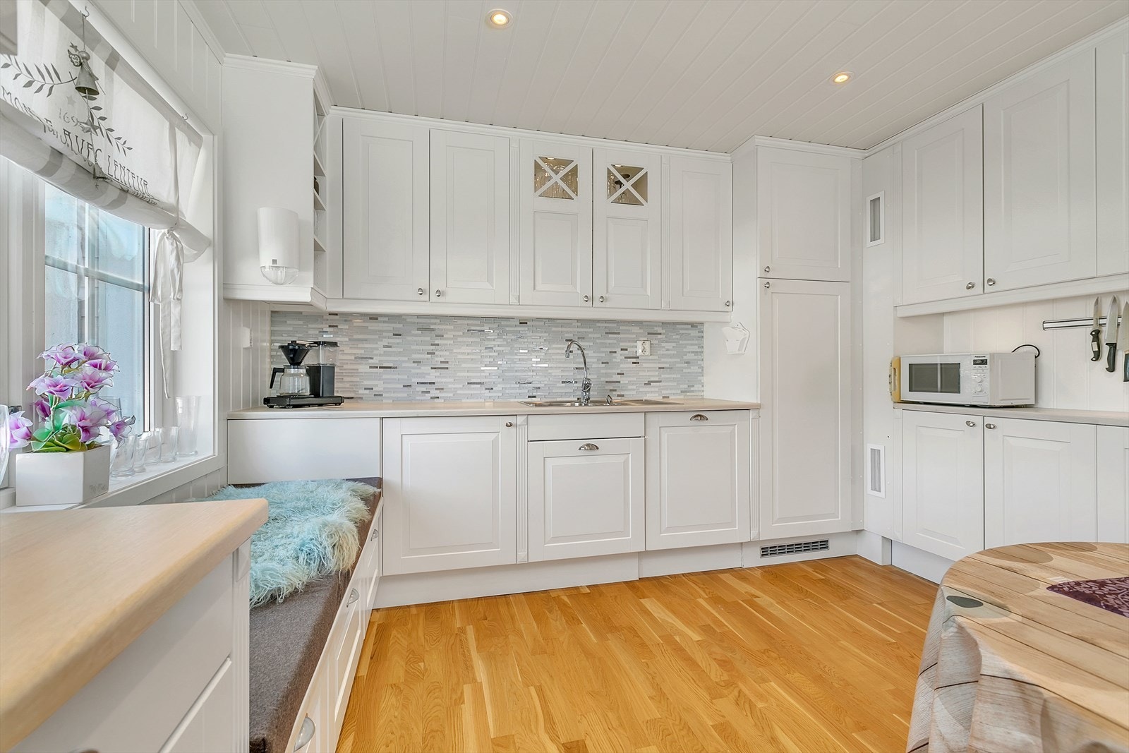 Hovedleilighet - 1etg - Kjøkken_02.jpg Galleribilde