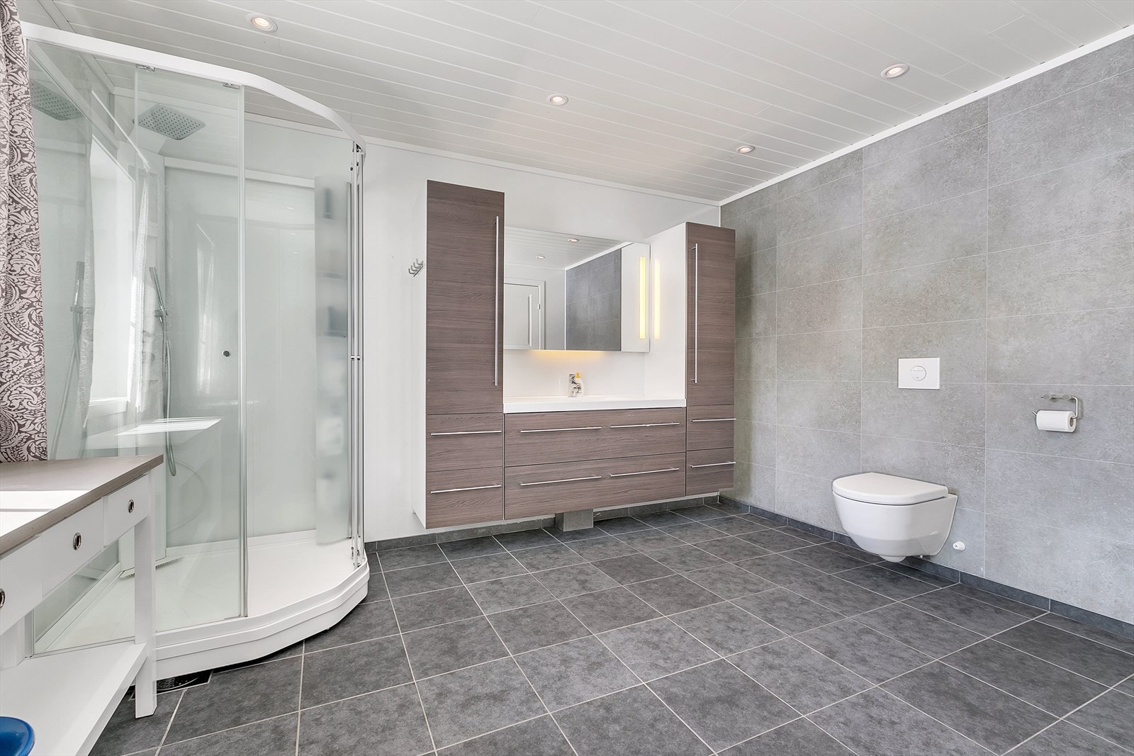 Hovedleilighet - 1etg - Bad_3.jpg Galleribilde