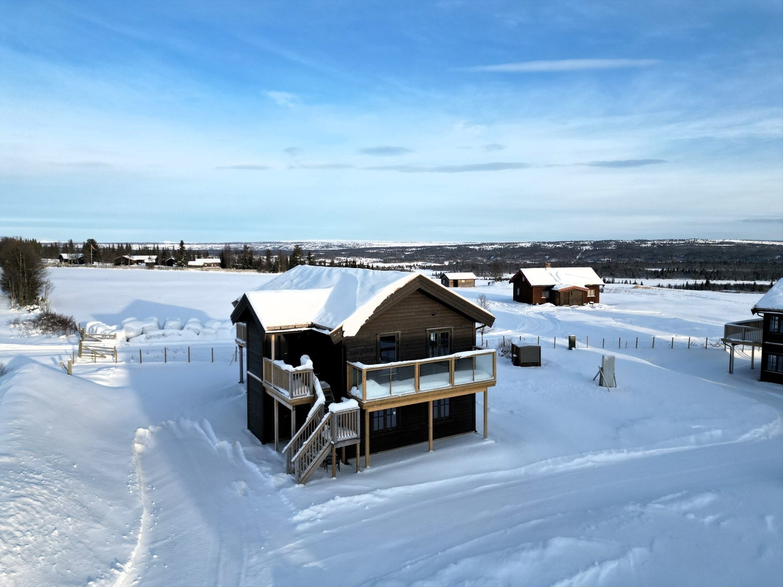 Flotte leiligheter med nydelig beliggenhet på Golsfjellet (dronebilder tatt 28.11.2023). Galleribilde
