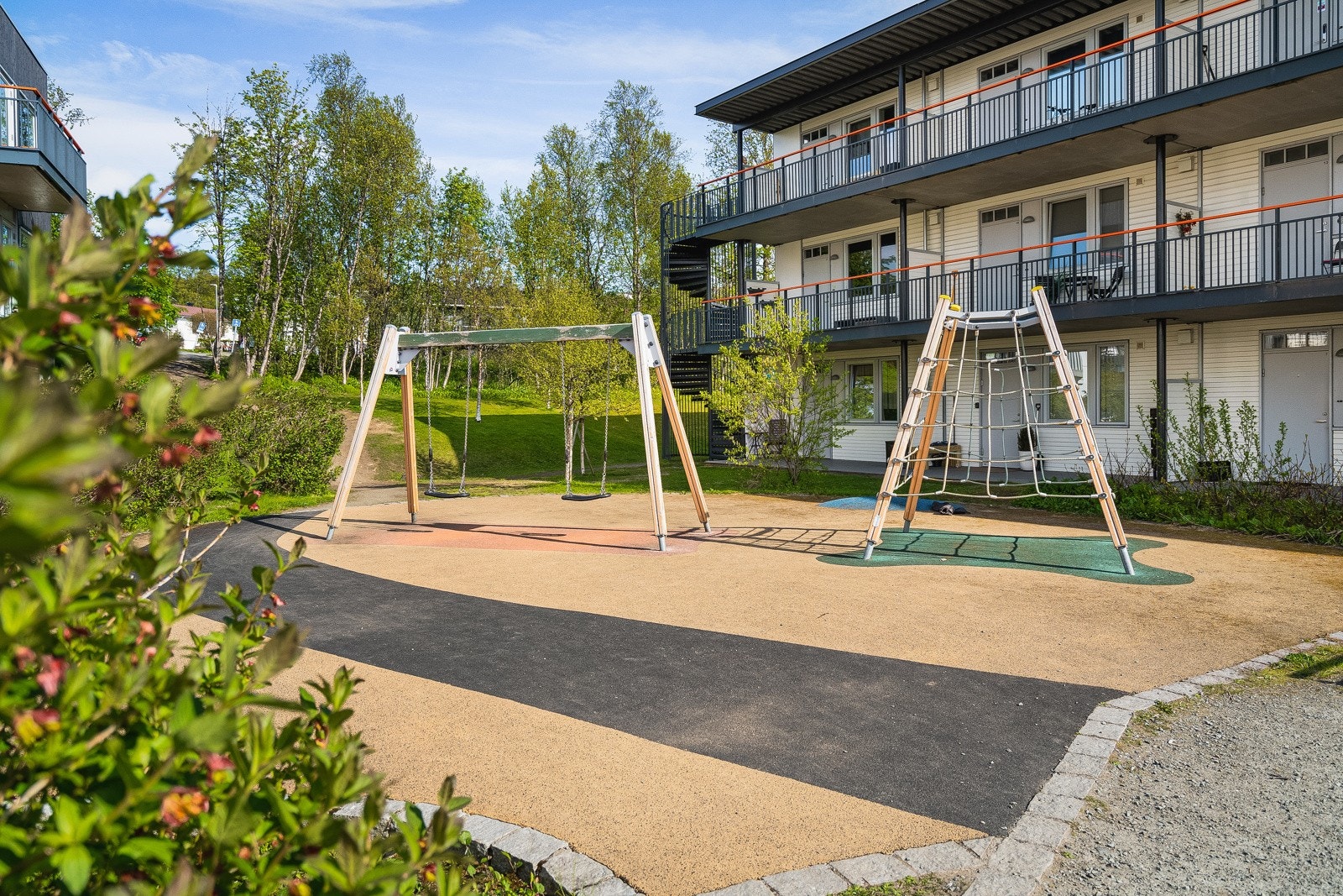 Fagereng er viden kjent for svært gode sol- og utsiktsforhold og trygge bovilkår. Galleribilde