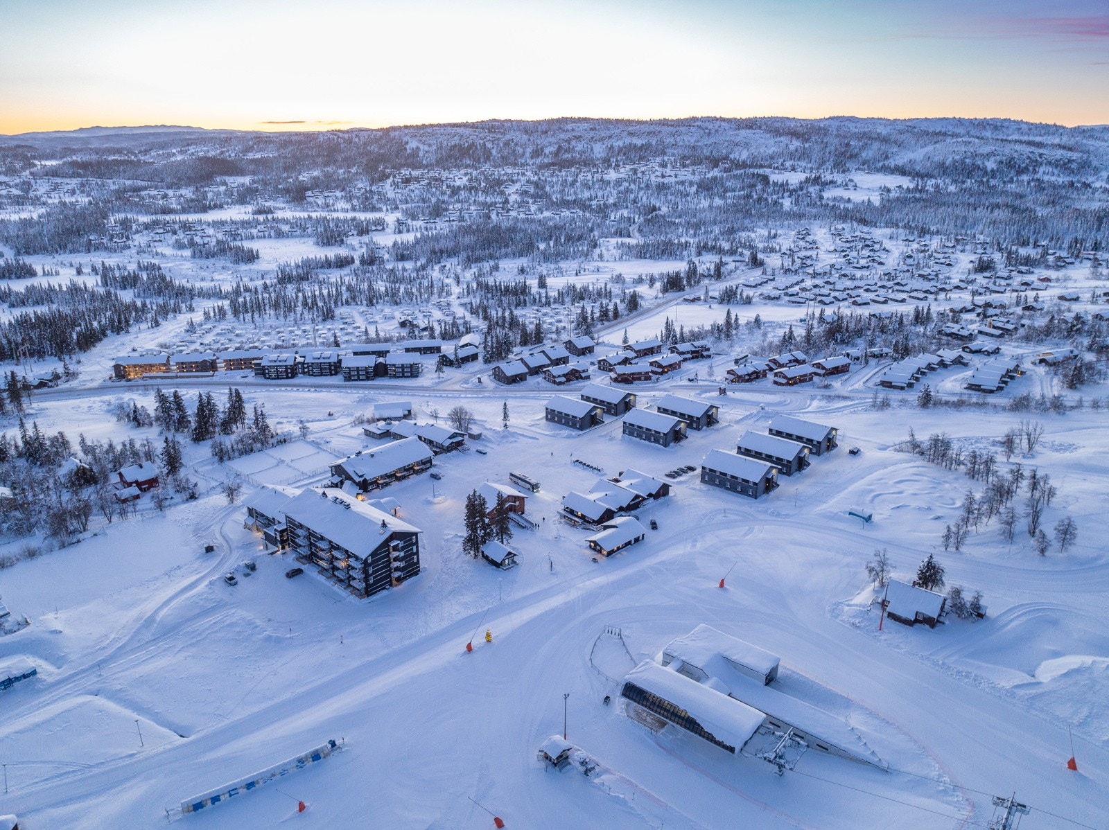 Her er det også sykkelstier, fiskevann og turstier i storslått natur Galleribilde