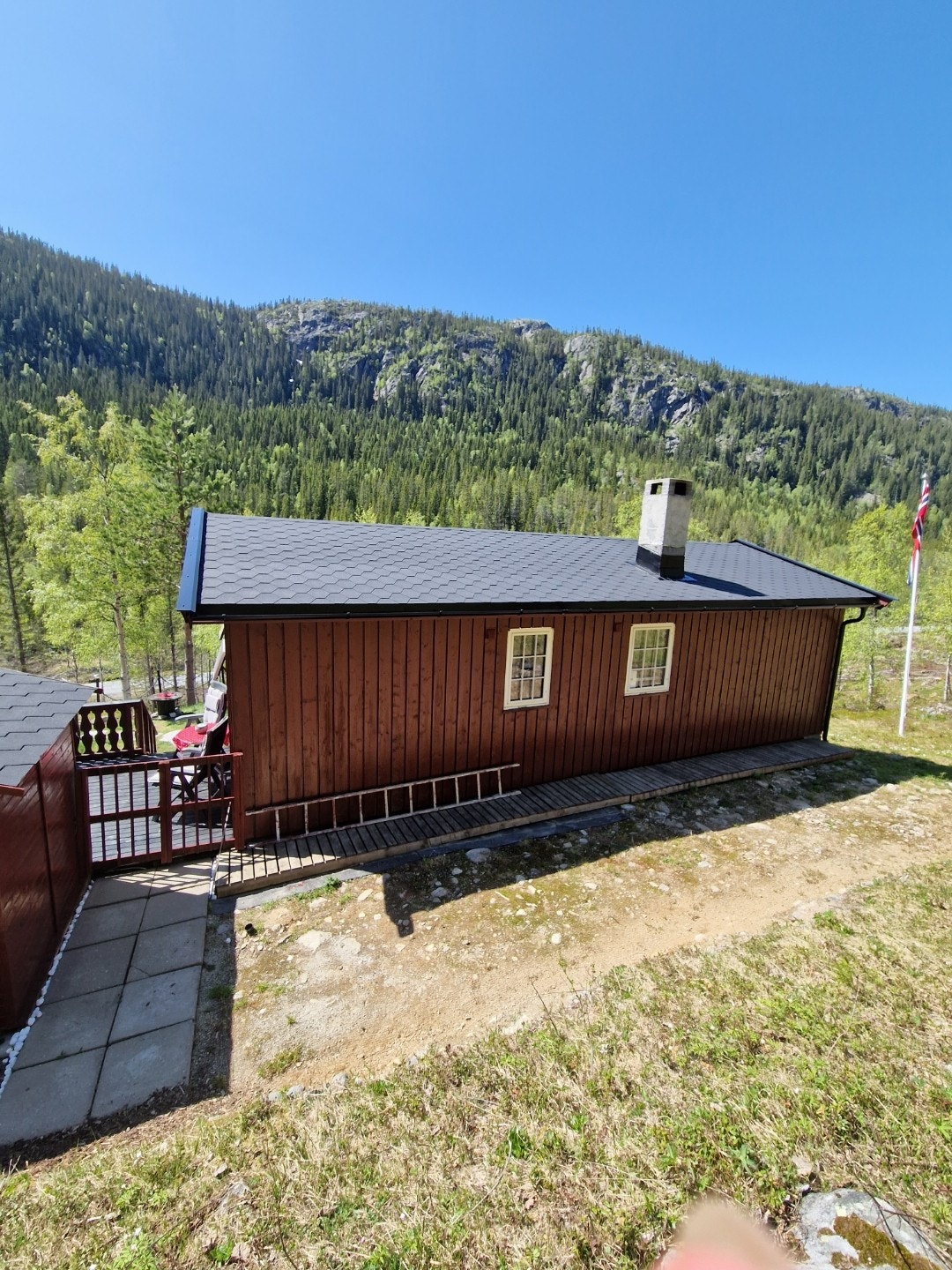 Det er også mulighet for en hyggelig uteplass på baksiden av hytta. - Privat bilde - Galleribilde