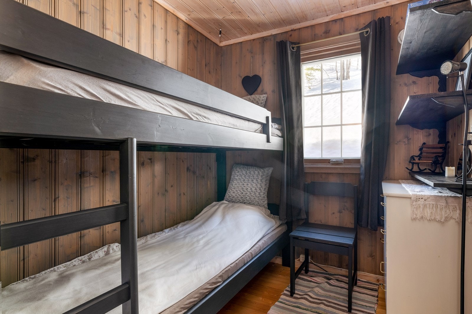 Soverom III. Totalt seks soveplasser pr i dag i hytta. Galleribilde