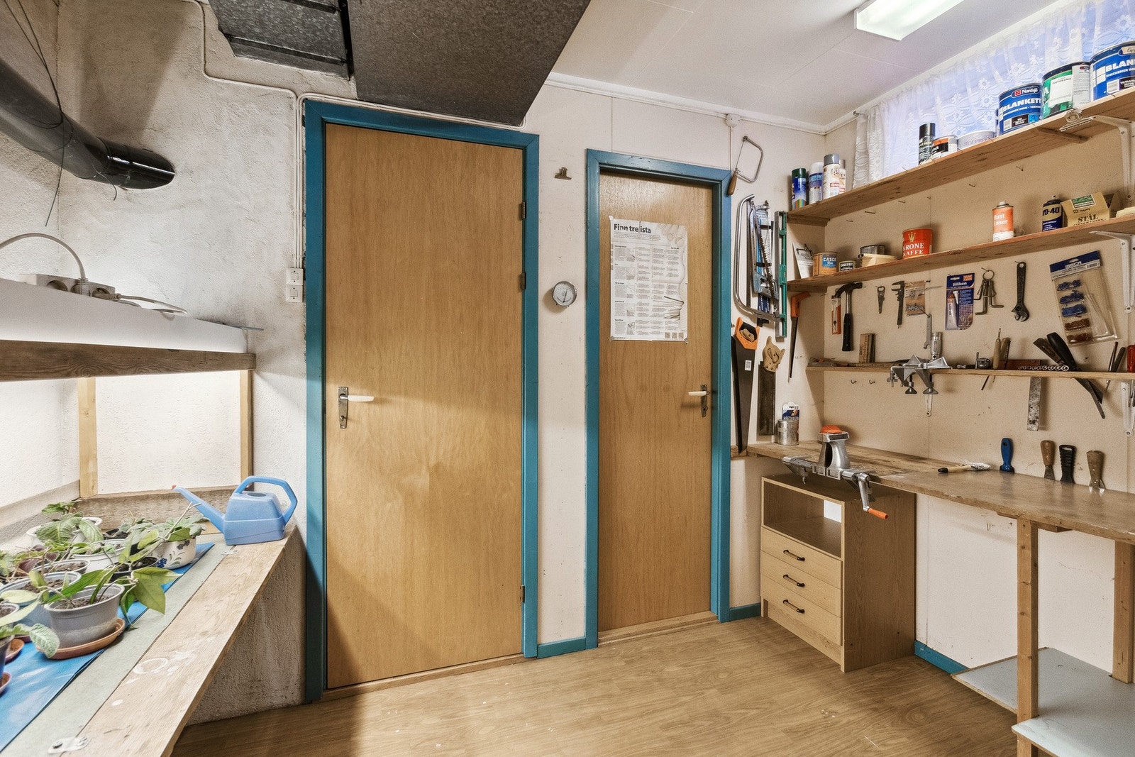 Eget snekkerverksted og godt med lagringsplass i direkte tilknytning til gang. Galleribilde