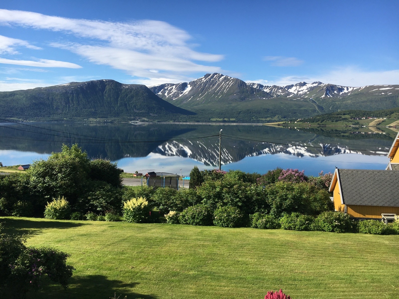Fantastisk utsikt fra boligen med gode solforhold. Galleribilde
