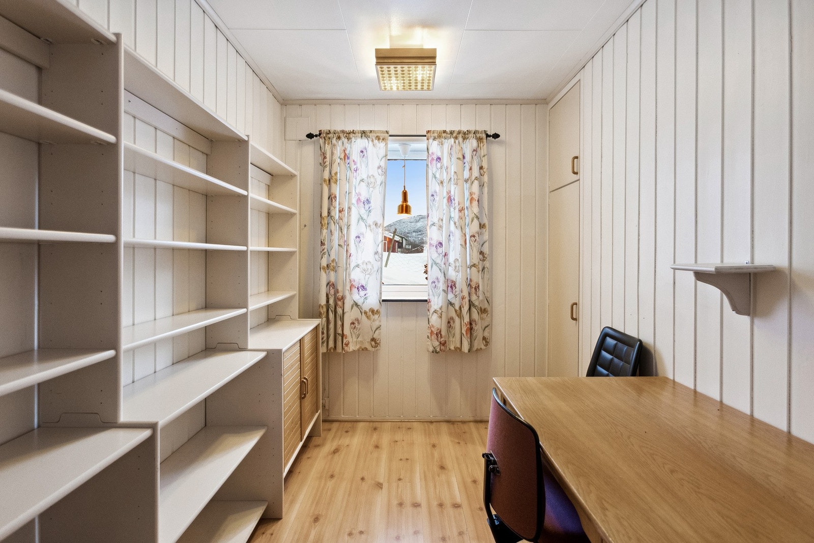 Soverom/hjemmekontor i underetasje. Galleribilde