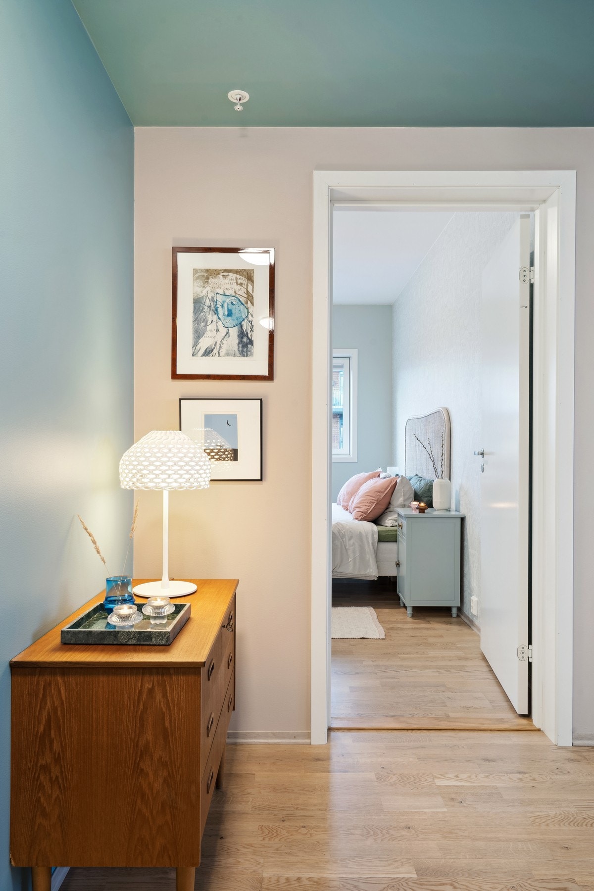 Boligen varmes opp med fjernvarme som også er inkludert i de lave felleskostnadene. Galleribilde