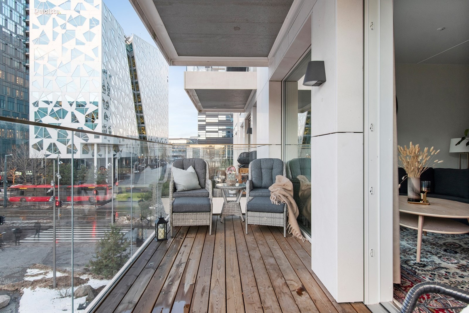 Her har du god plass til møblement og grill Galleribilde