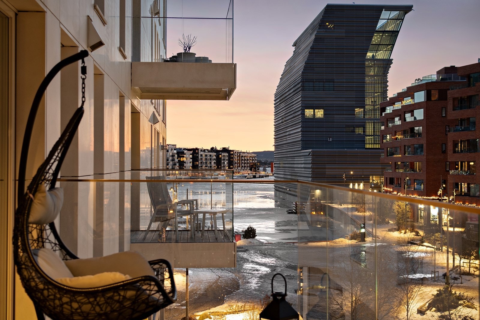 Fra balkongen er det nydelig fjordutsikt Galleribilde