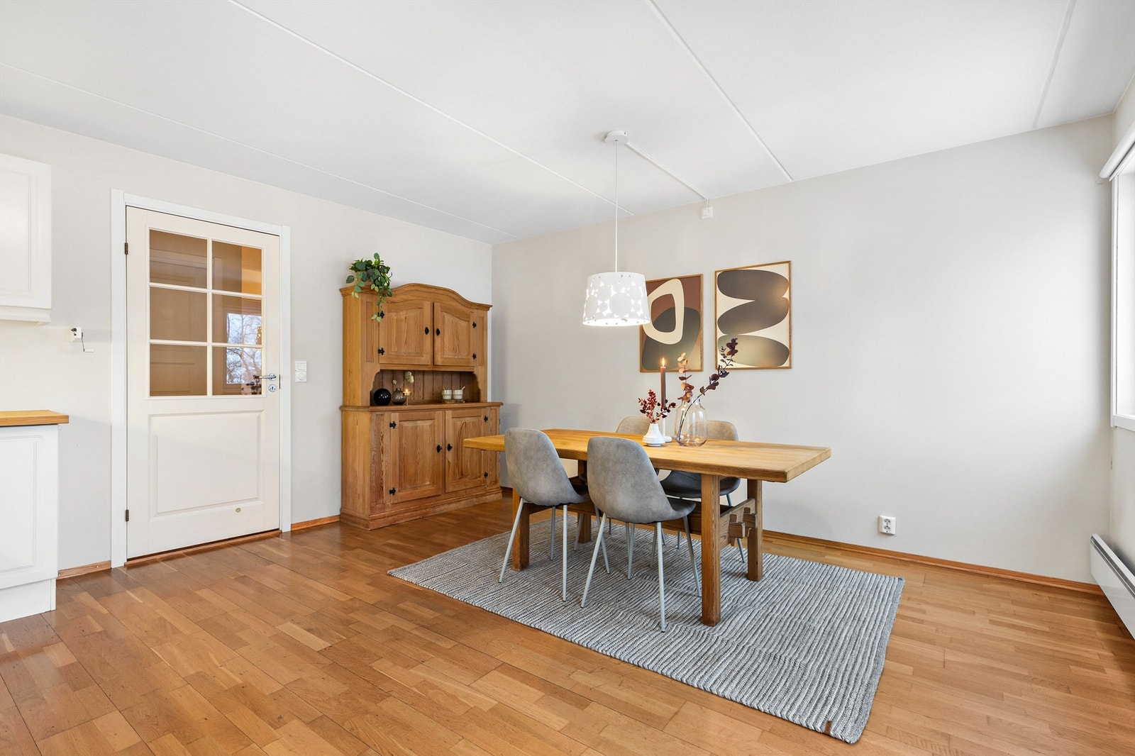 Gulvet er belagt med lik parkett som i resten av leiligheten. Galleribilde