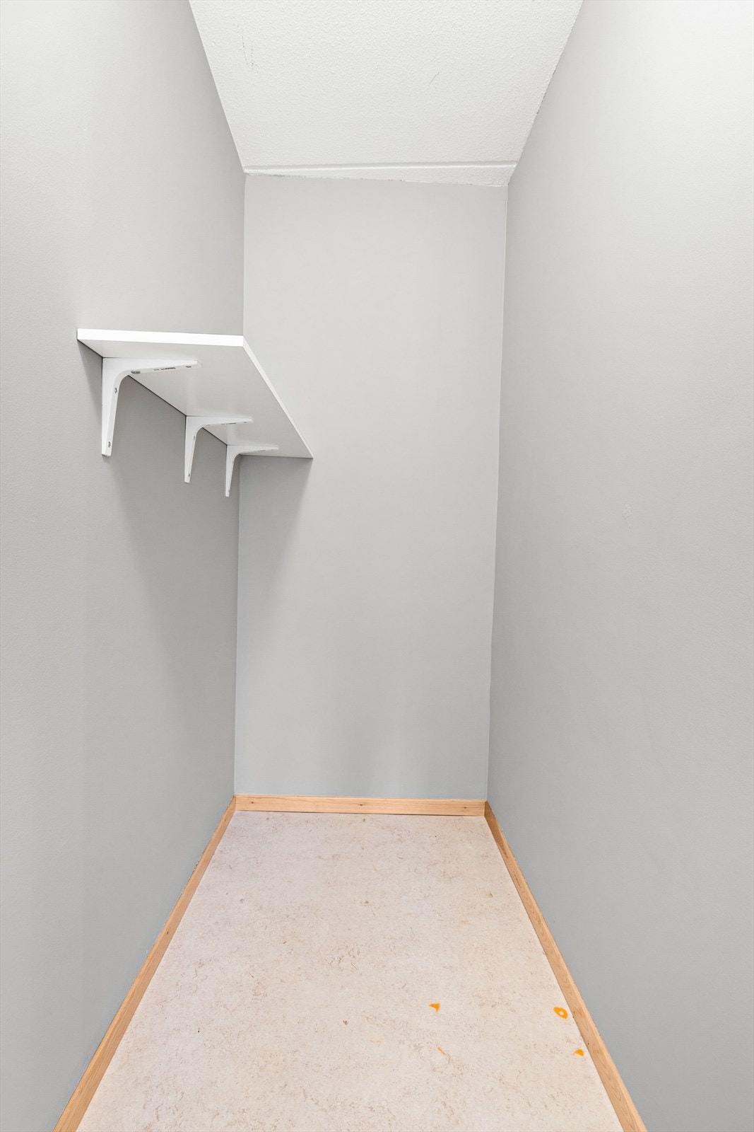 Leiligheten har en innvendig bod med adkomst fra entréen. I tillegg er det en kjellerbod på 4 kvm. Galleribilde