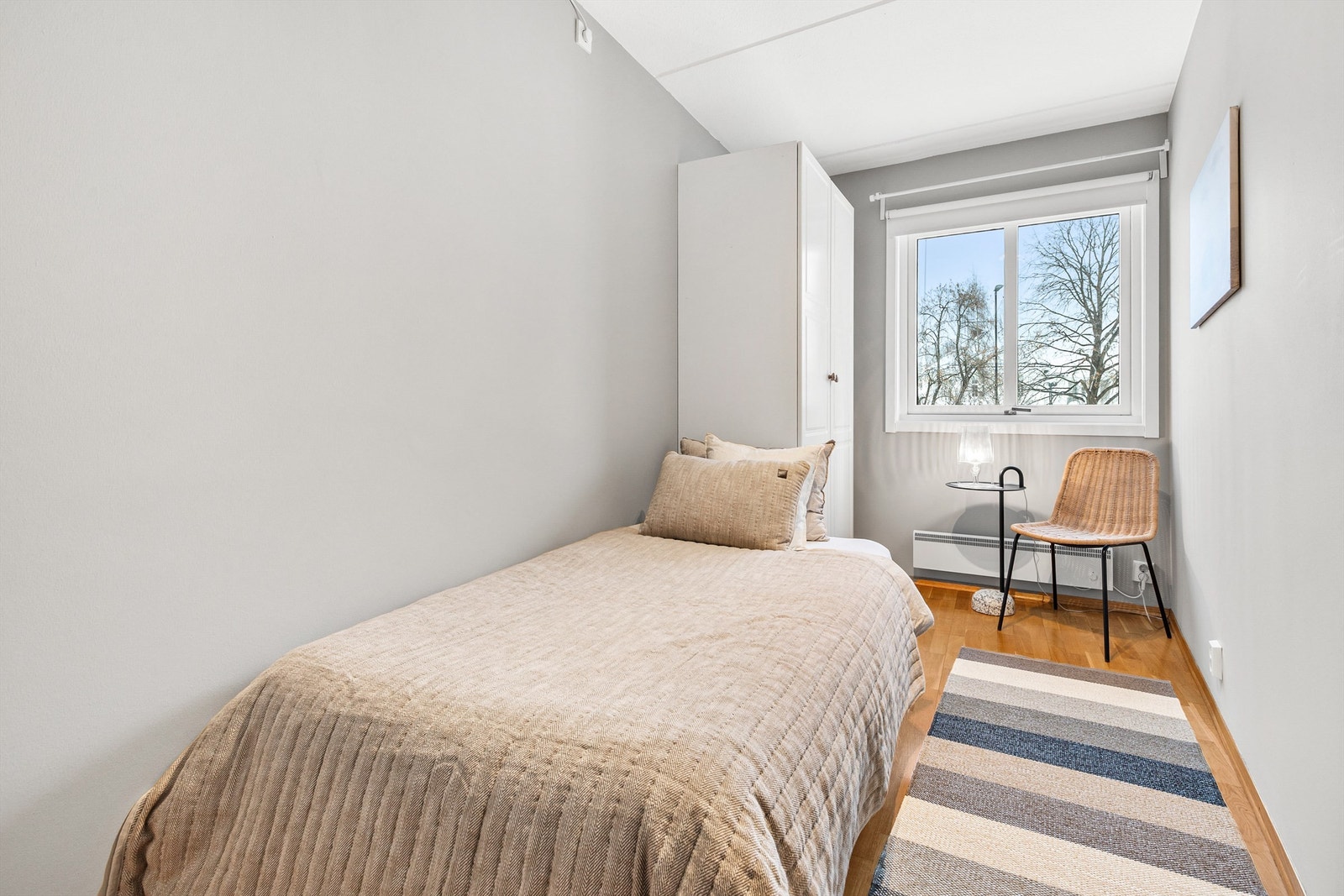 Det andre soverommet er perfekt til gjesterom eller kontor. Galleribilde