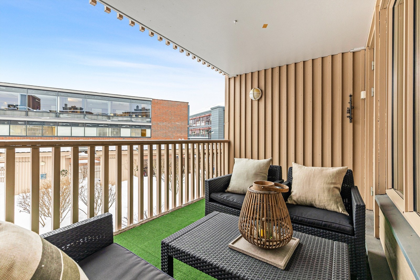 Fra stuen er det utgang til en vestvendt balkong på 9 kvm. Galleribilde