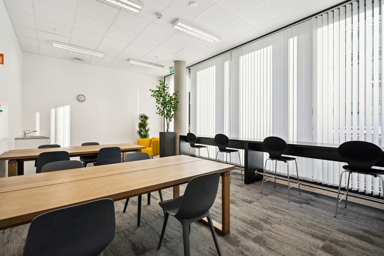 Fellesrom / "hjemmekontor" med arbeidsplasser for flere Galleribilde