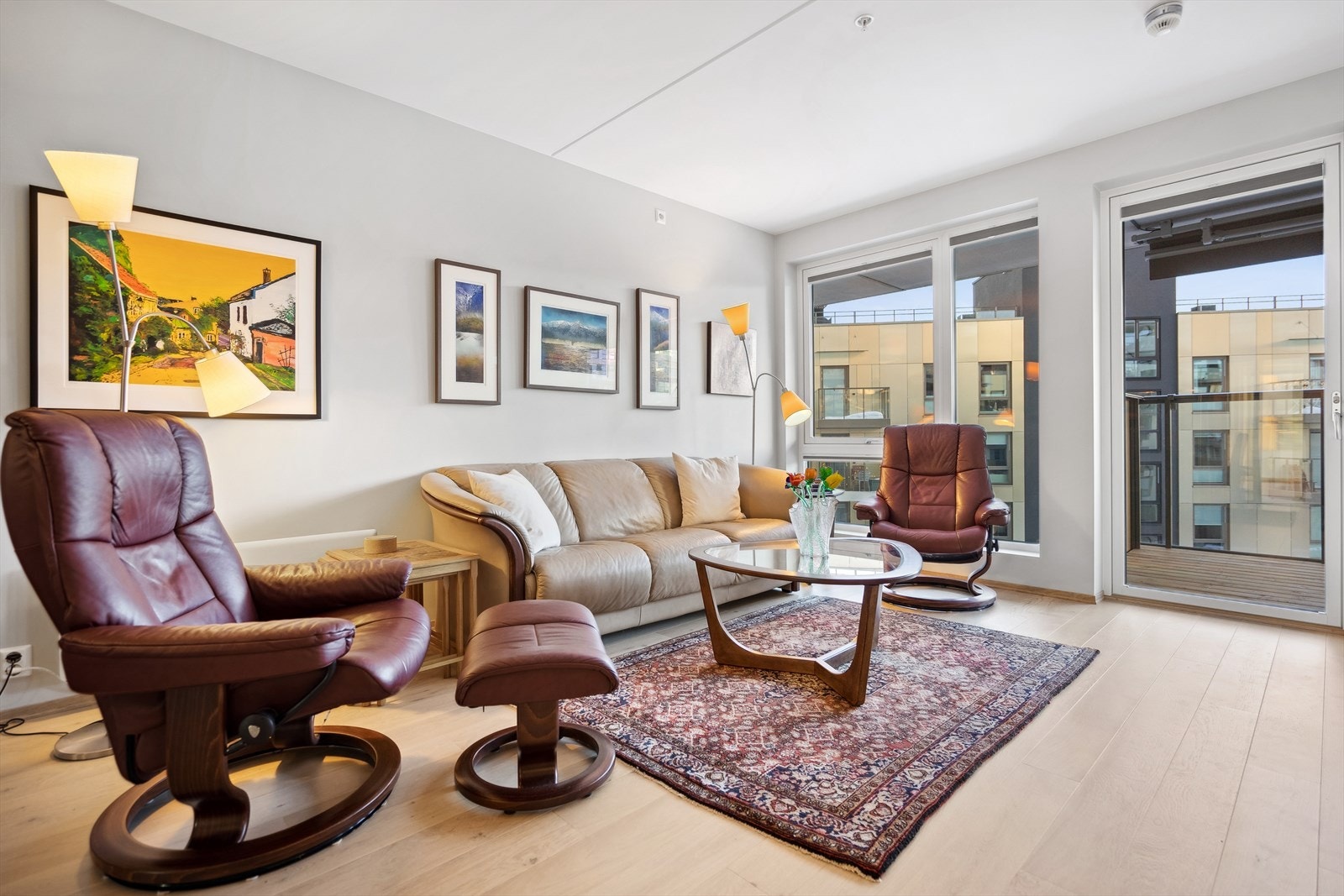 Fra stuen er det utgang til en balkong på 8 m². Galleribilde