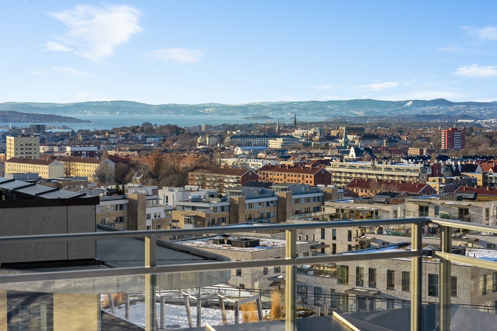 Panoramautsikt over hele Oslo fra takterrassen. Galleribilde