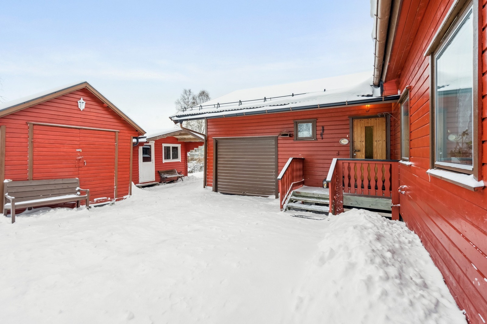 Hus, garasje, hage, sportsbod og furtebu. Snekker Andersen hadde helt klart trivdes her. Galleribilde
