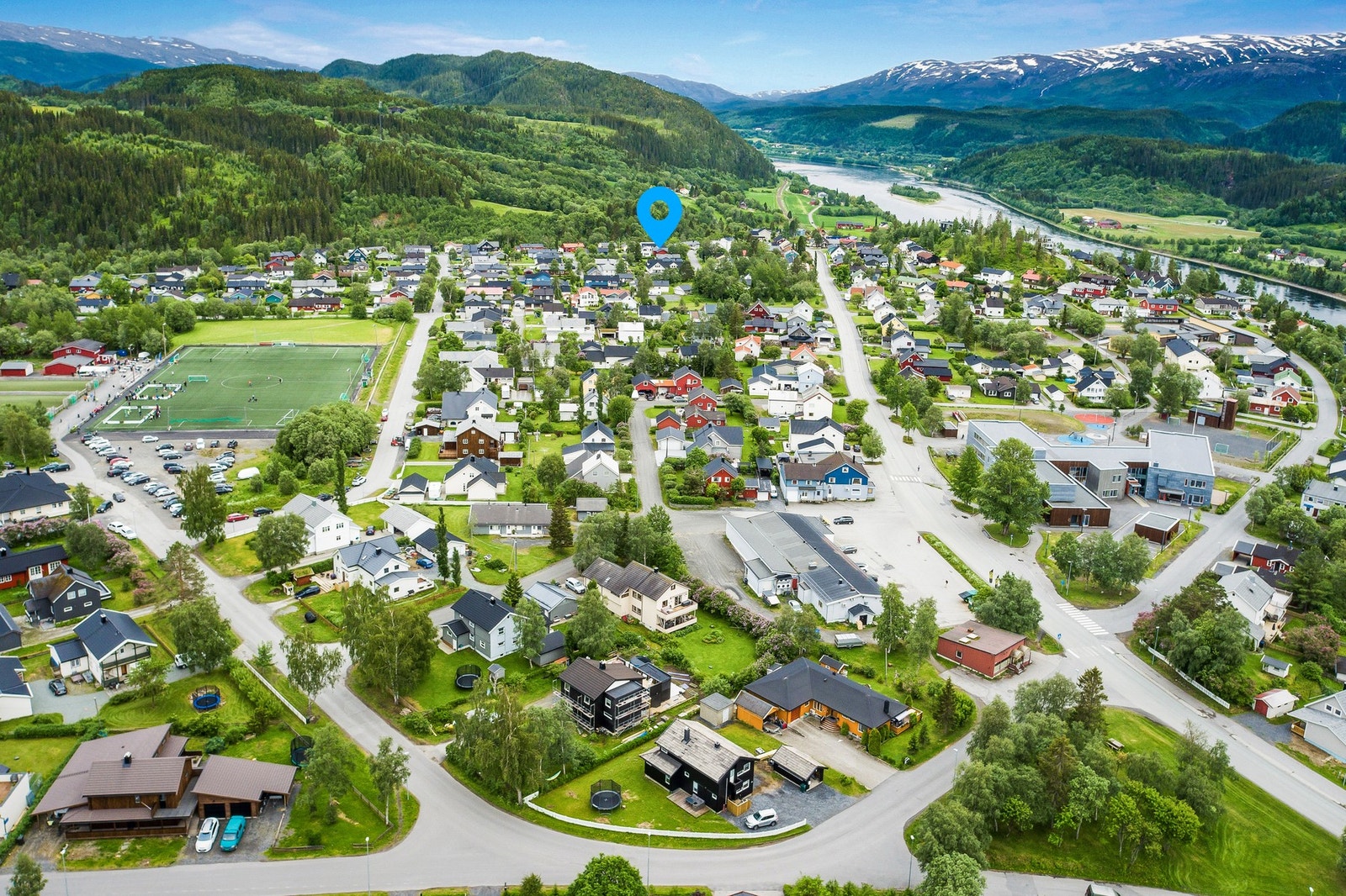 I Movegen bor man i gangavstand til alt Olderskog har å by på av barneskole, barnehage, fotballbaner og matbutikk. Galleribilde