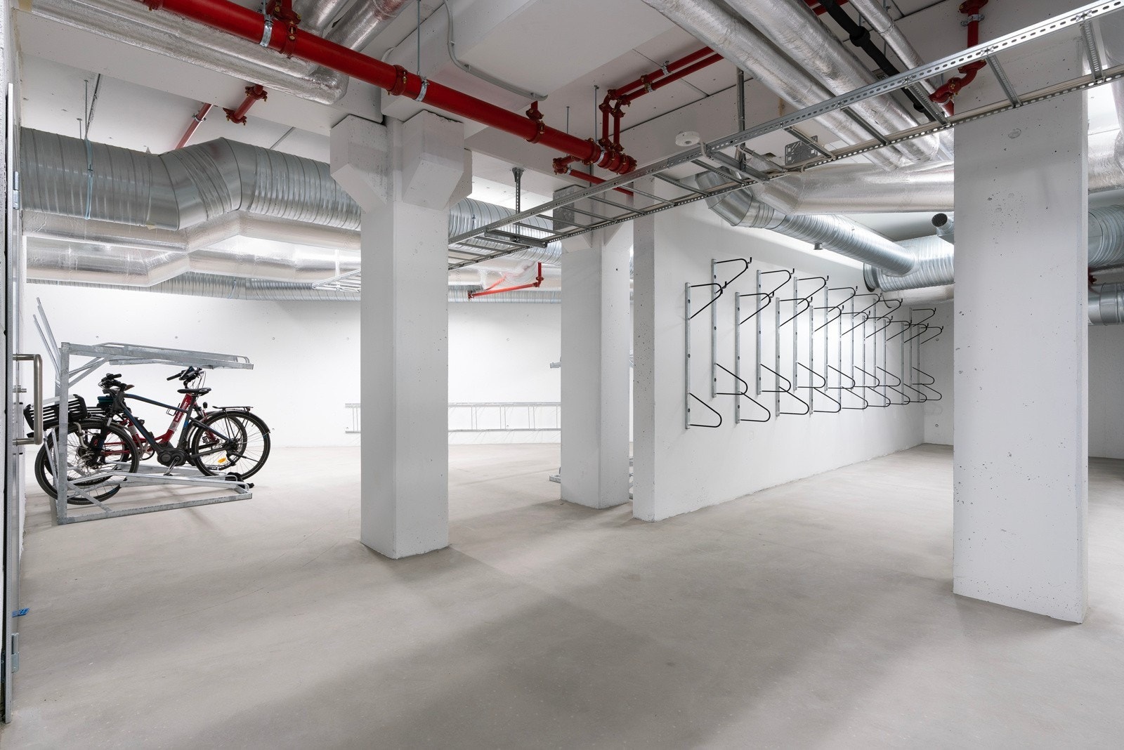 Praktisk felles sykkelparkering i underetasje. Galleribilde