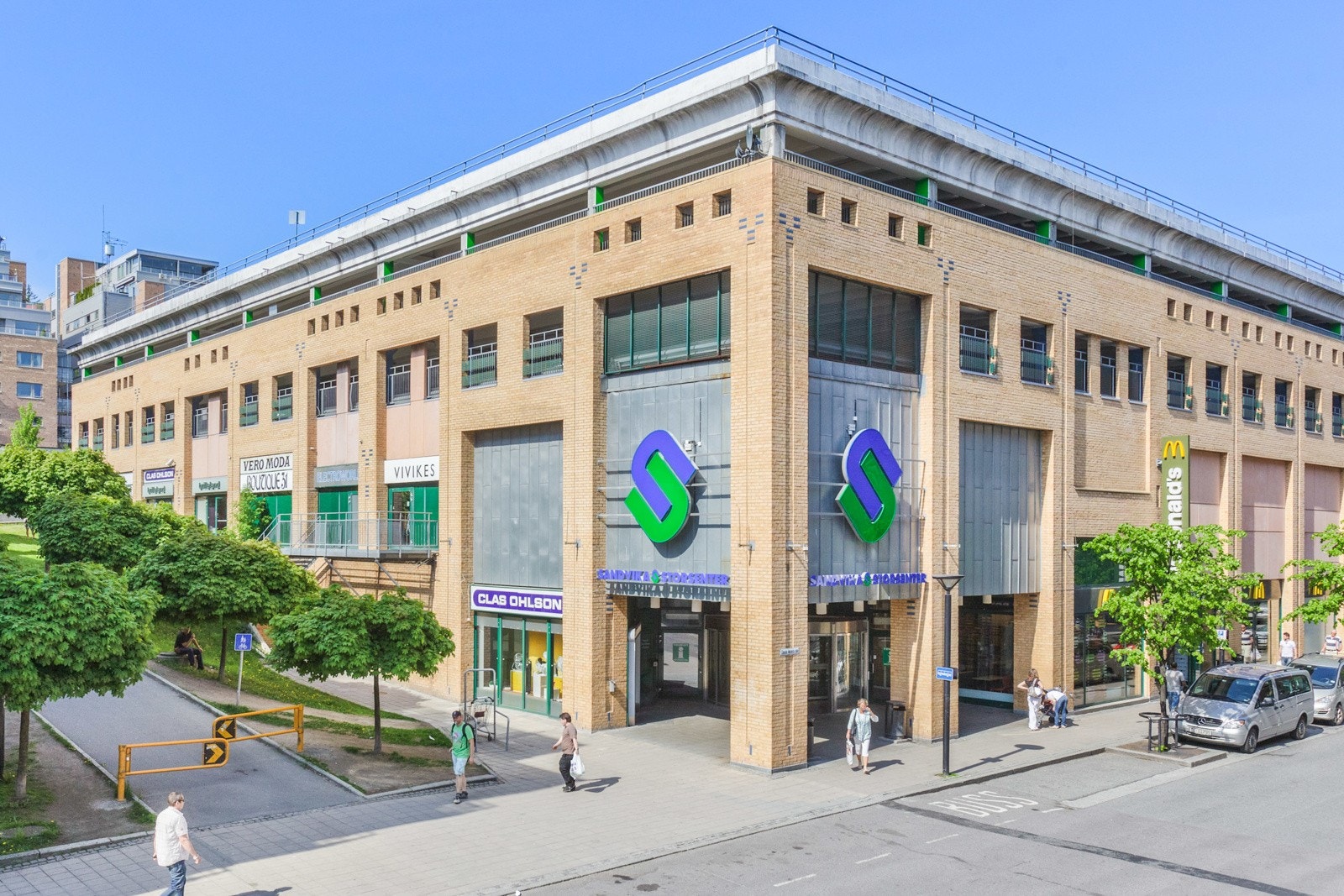 Sandvika Storsenter har et rikt utvalg av butikker og servicetilbud Galleribilde