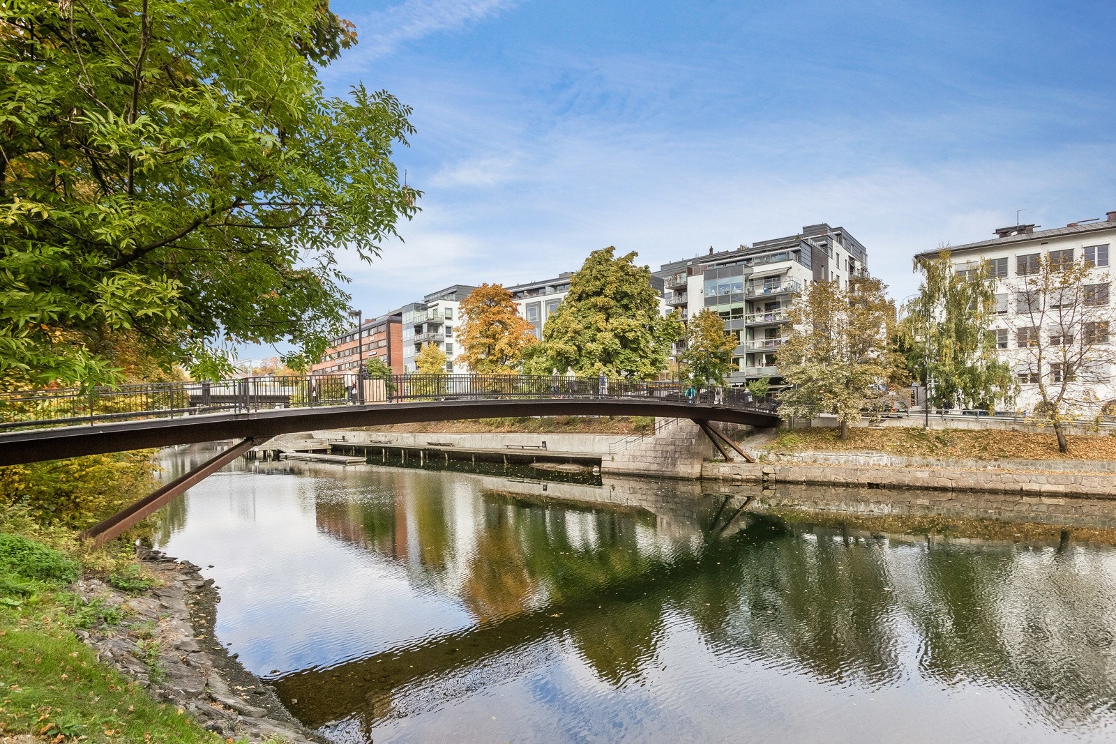 Promenaden i Sandvika fikk nylig et vesentlig løft og har ligger det kaféer/restauranter langs bryggen Galleribilde