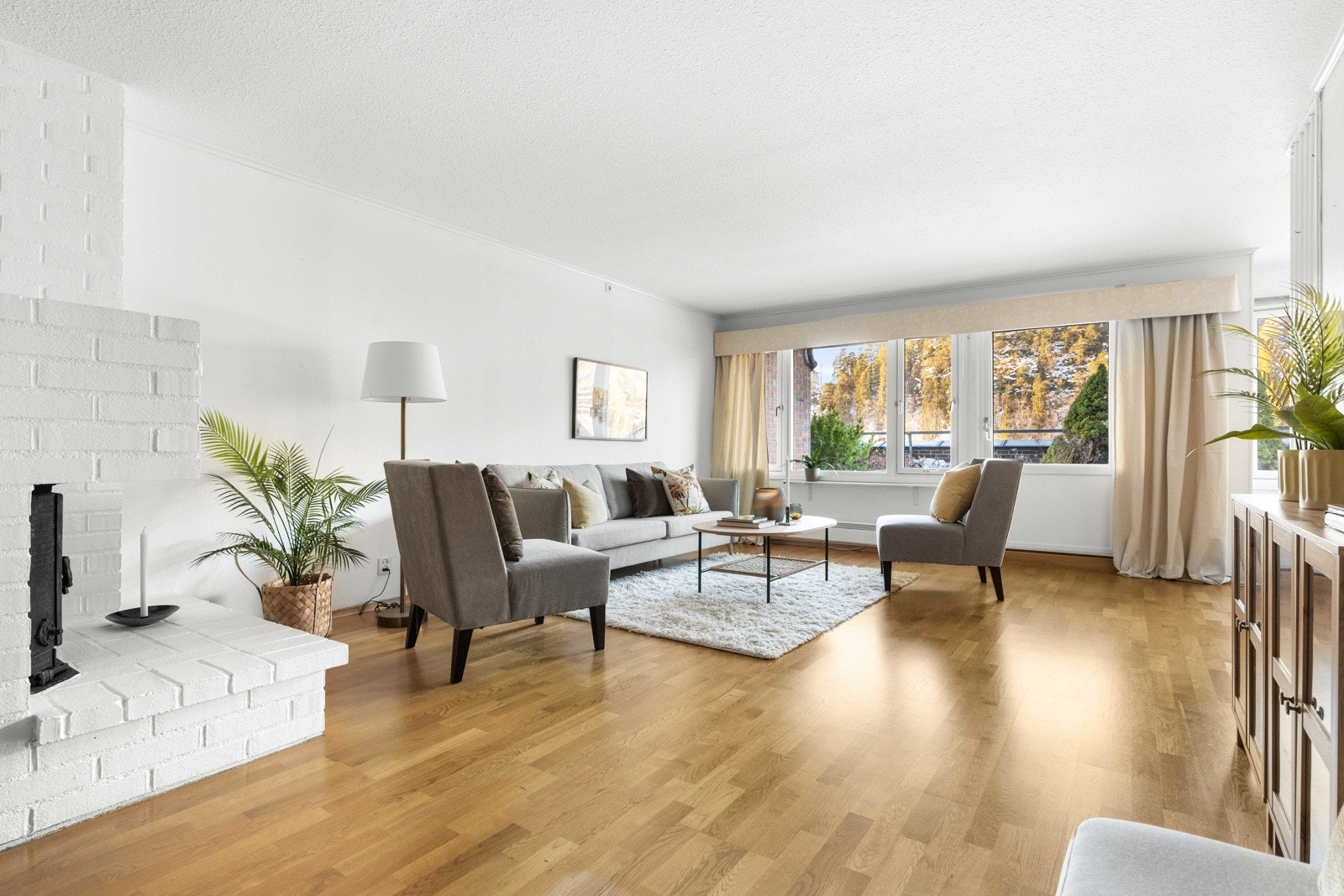 Leiligheten holder en eldre standard og har moderniseringsbehov Galleribilde