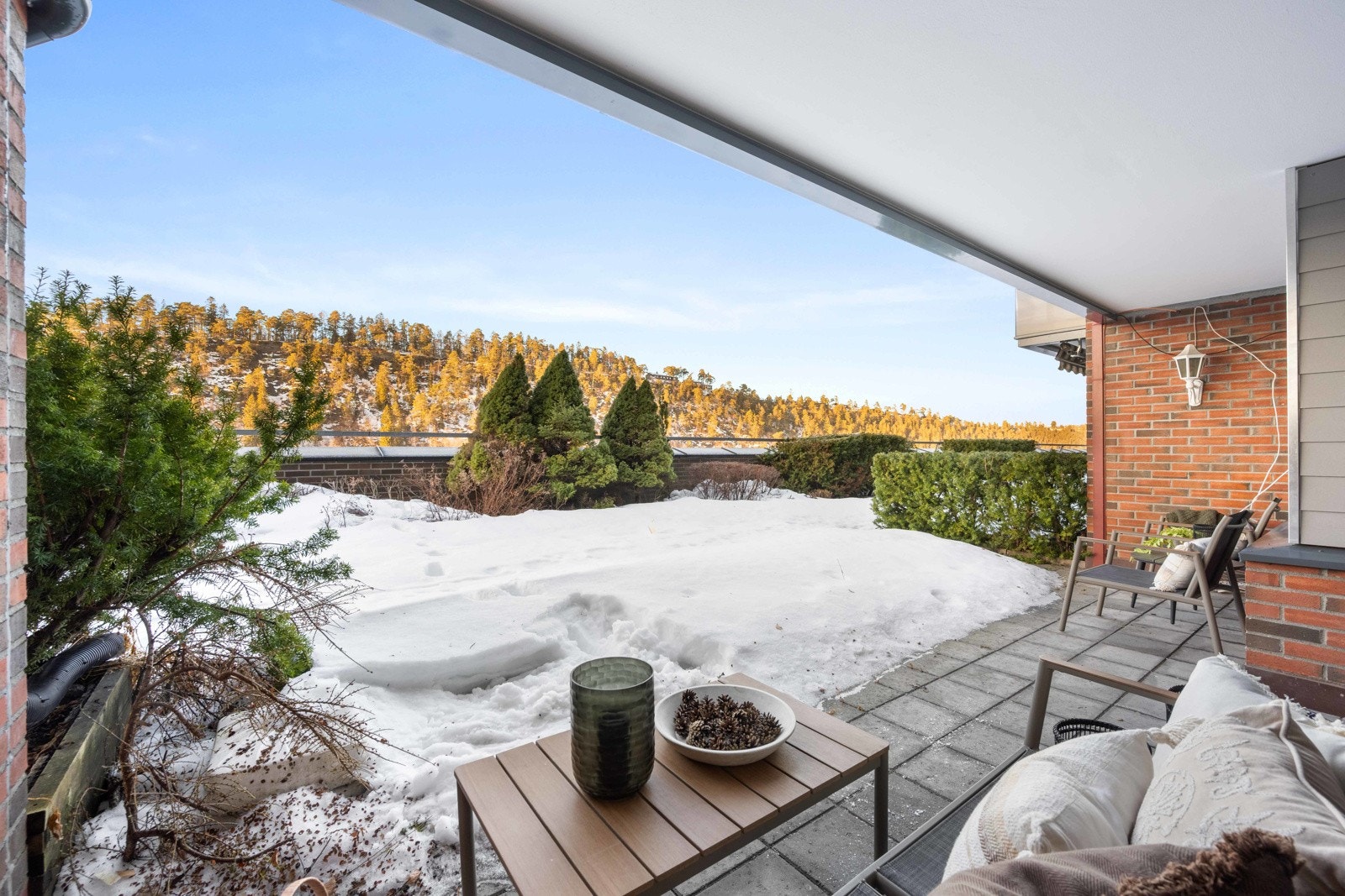 Terrassen har fritt utsyn uten gjenboere Galleribilde