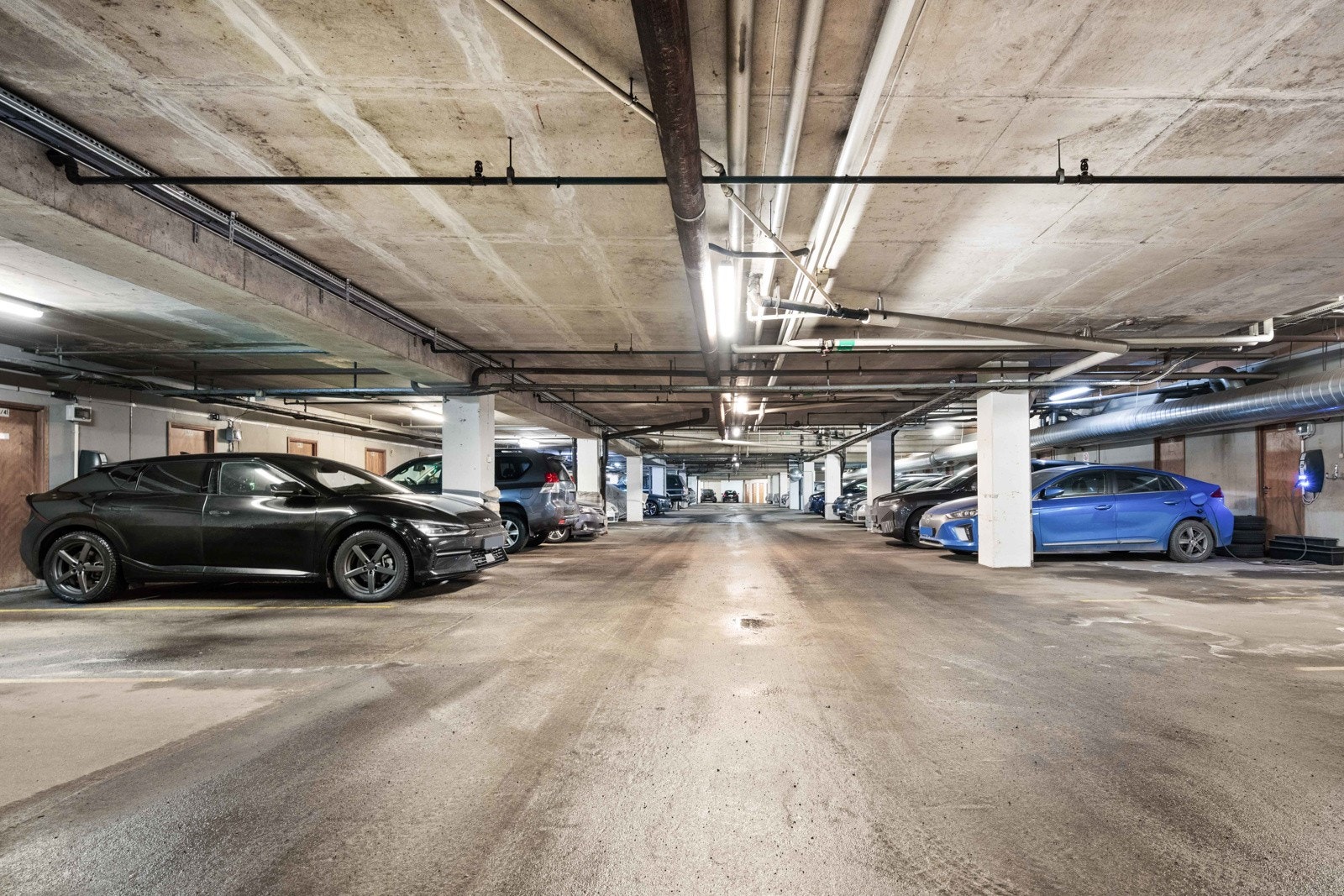 Det medfølger en garasjeplass i felles anlegg med mulighet for elbil lader Galleribilde