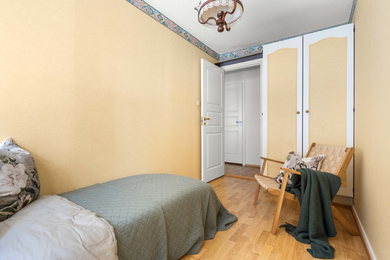 Her er det også innredet med garderobeskap Galleribilde