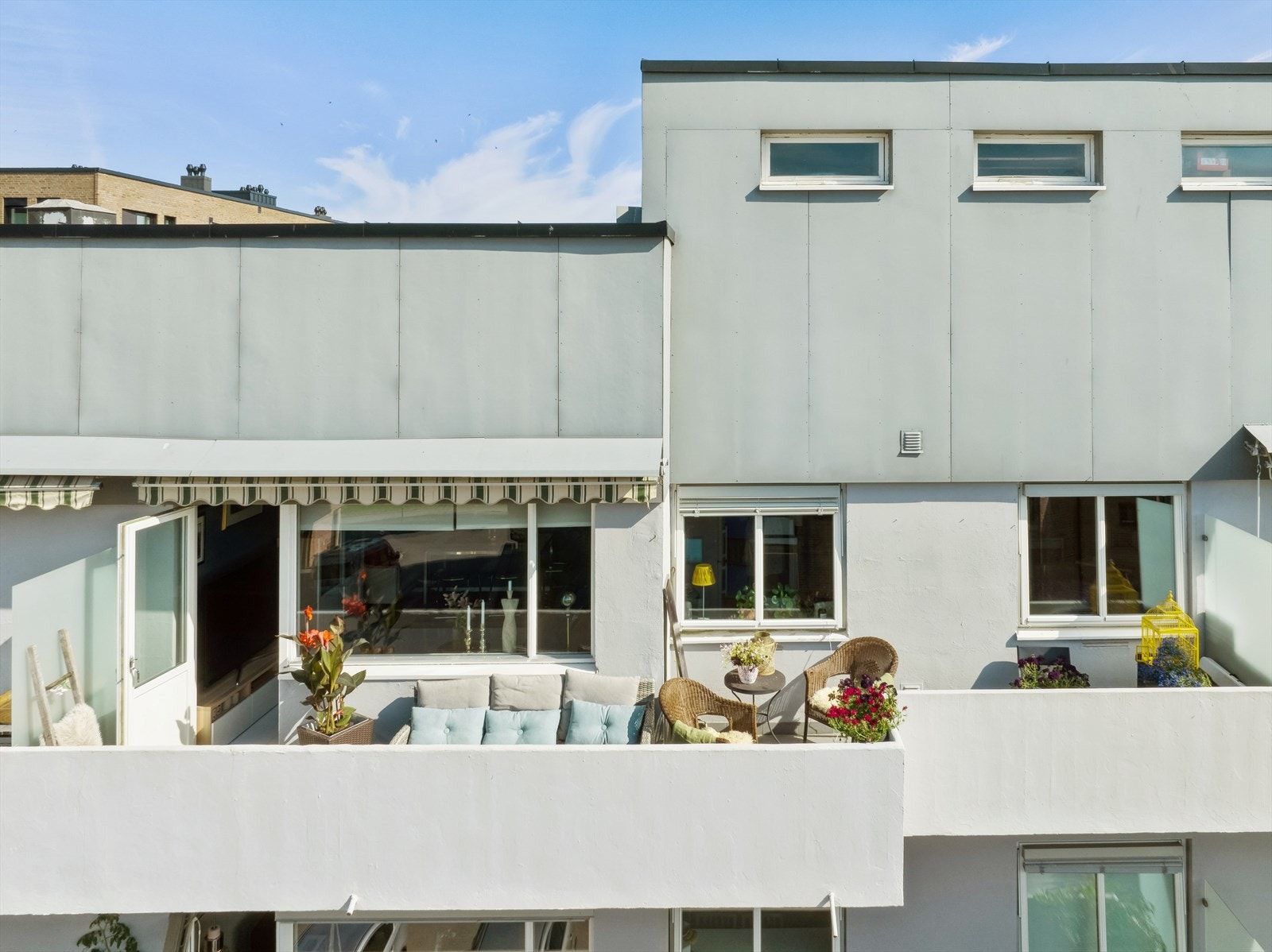 Sørvendt balkong med flere soner Galleribilde