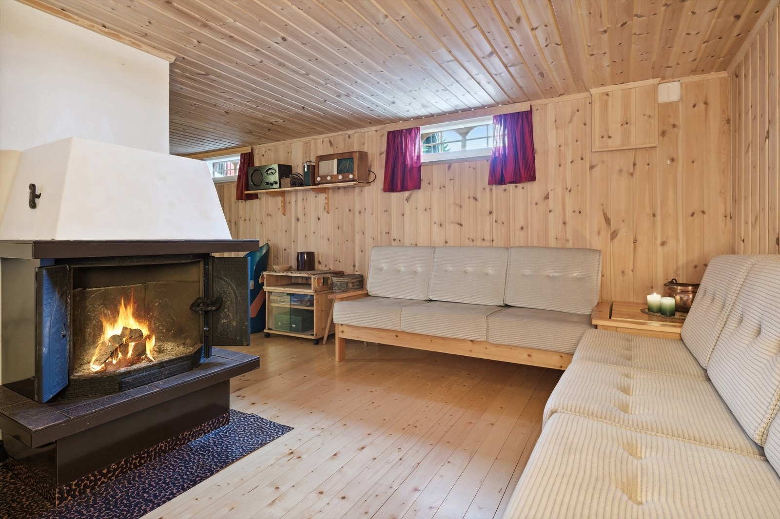 Peis med innsats i kjellerstue. Galleribilde