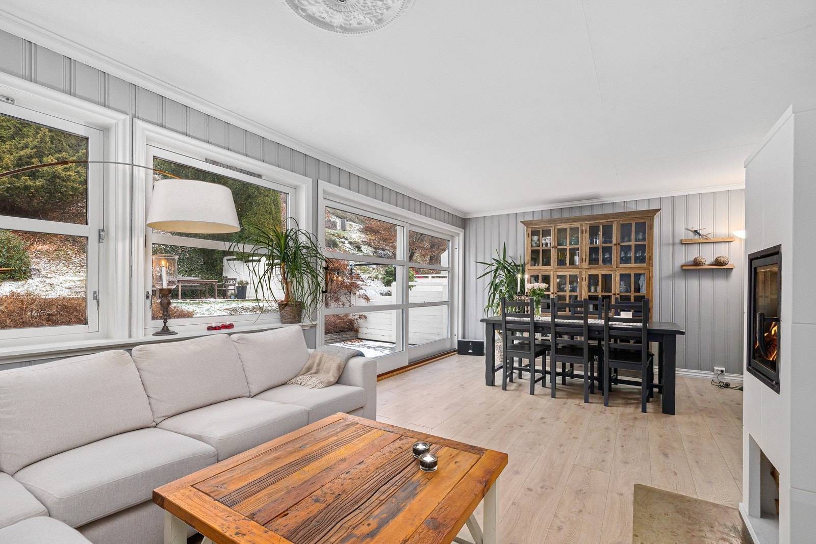 Utgang til terrasse og hage Galleribilde