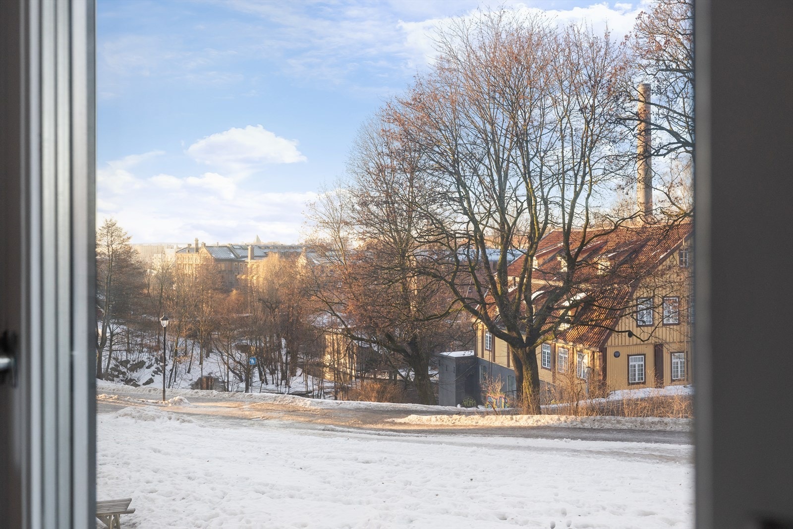 Leiligheten har åpent og fint utsyn mot Akerselva. Fra leiligheten har du flere fine tur- og parkområder rett utenfor. Galleribilde