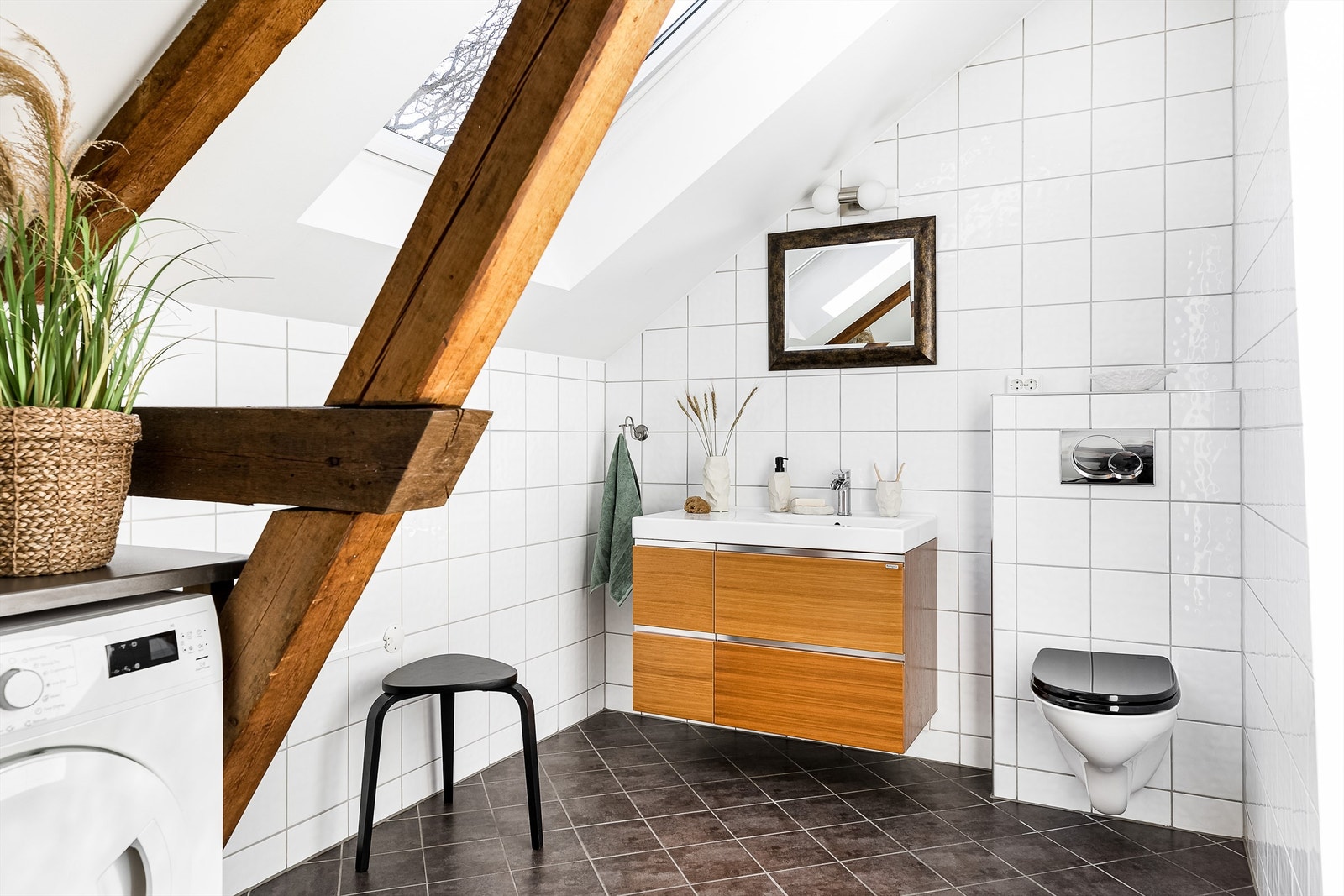 Vaskerommet er også fra 2011 og vesentlig større enn badet, hvilket oppleves som praktisk med tanke på formålet. Galleribilde