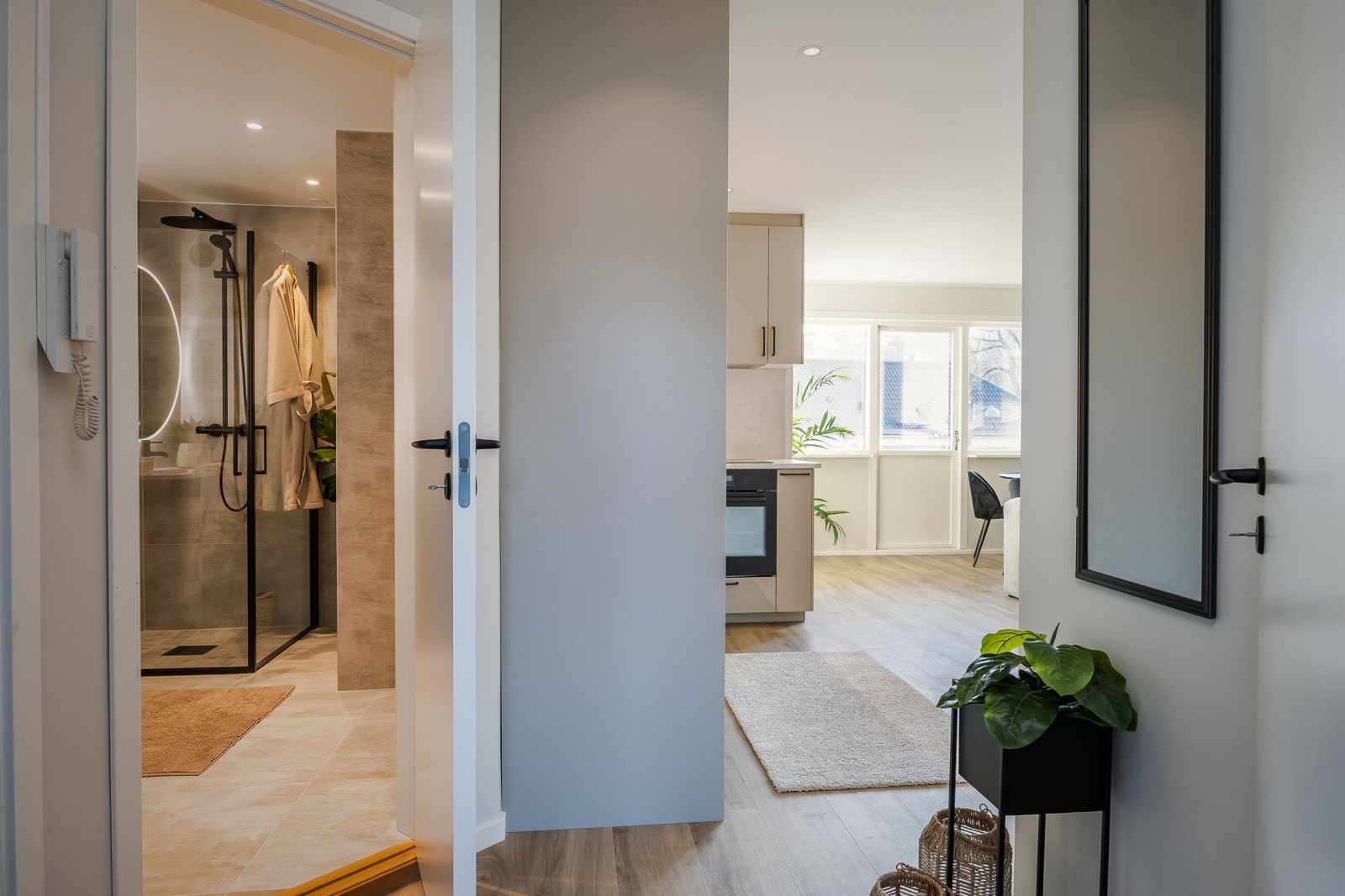 Badet ligger med inngang fra entréen og er på hele 5,2 kvm. Galleribilde