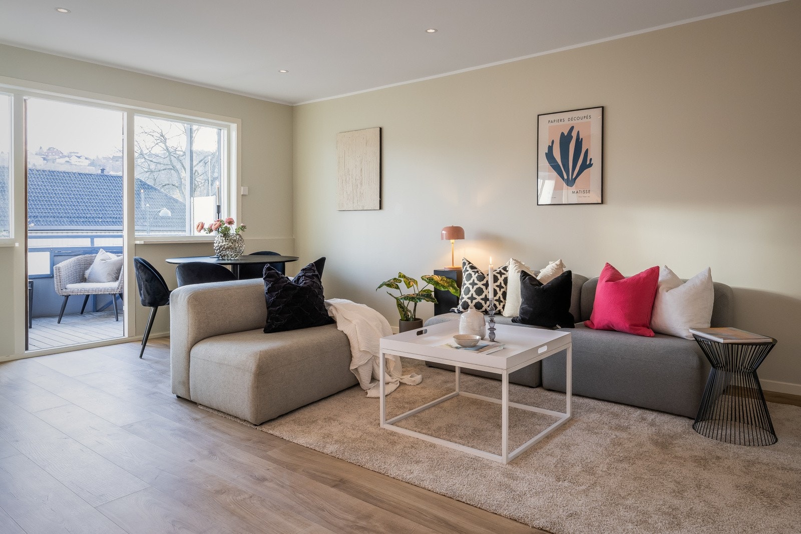 Velkommen til en flott 4-romsleilighet på Lademoen. Leiligheten ligger i nest øverste etasje (3. etasje). Nyrenovert i 2023, alt er nytt og ubrukt. Galleribilde