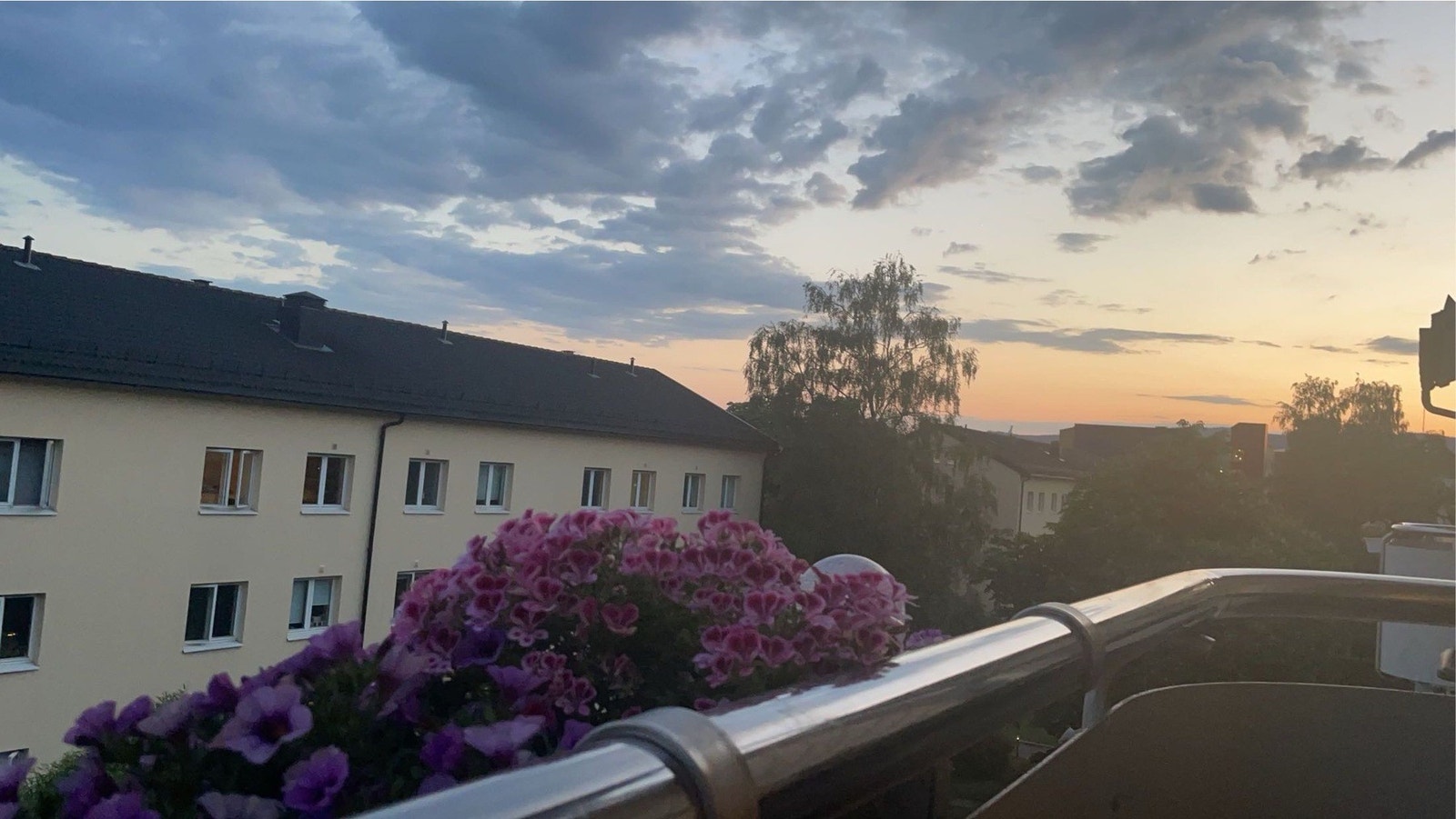 Sommerbilde fra balkongen, tatt av selger. Galleribilde