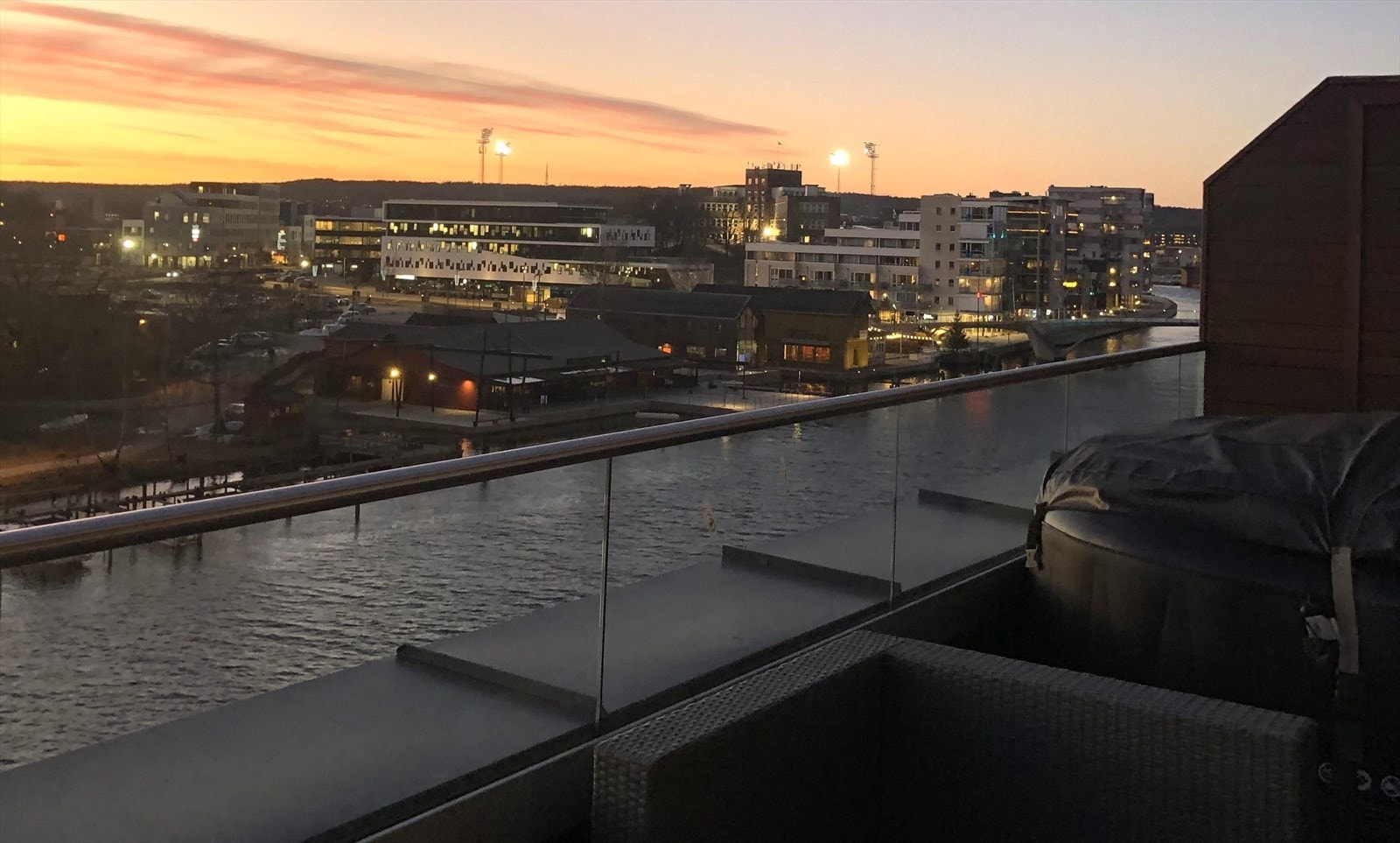 Kveldsbilde tatt av selger, jaccuzzi følger ikke med Galleribilde