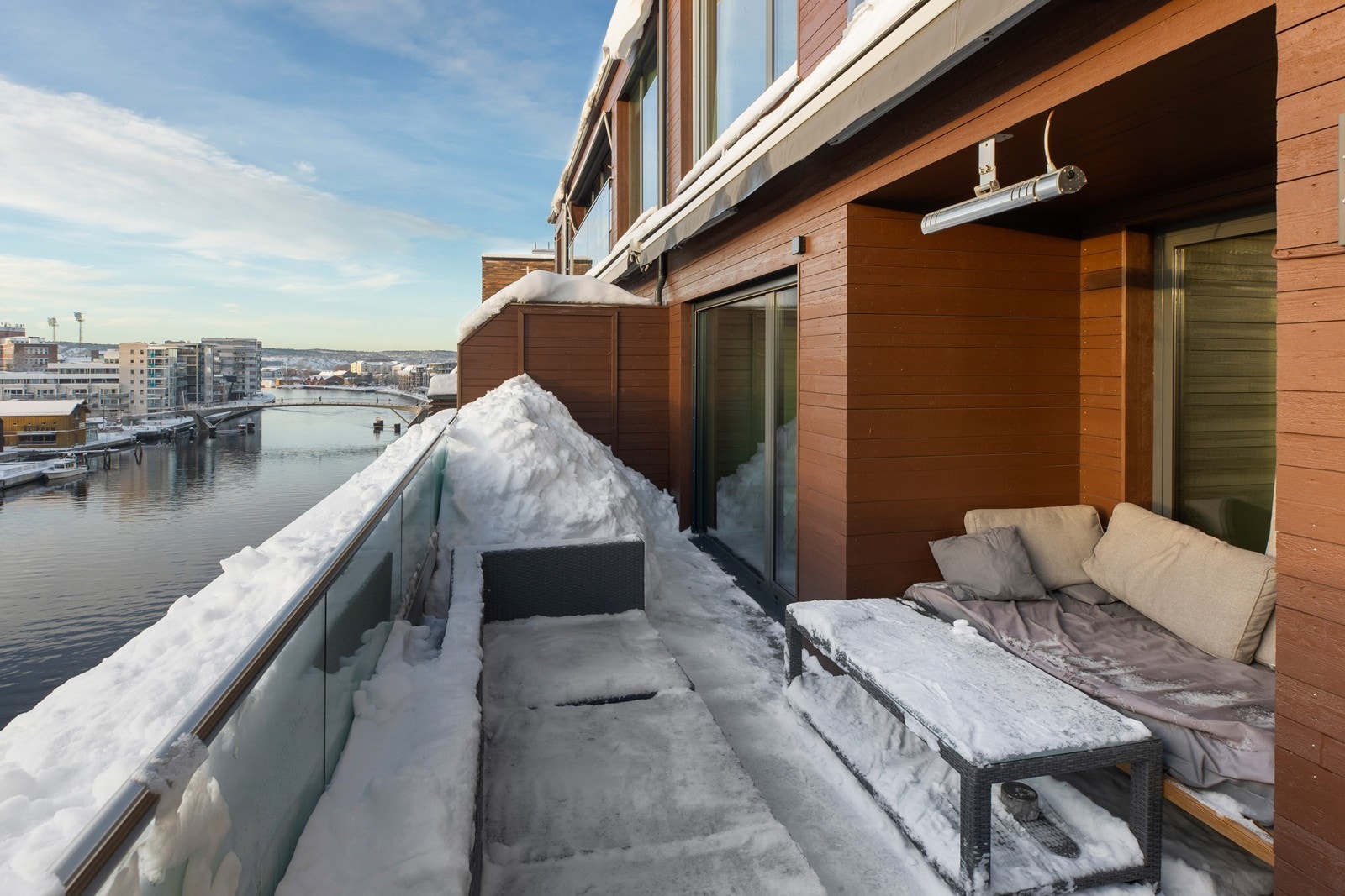 Smart løsning med innfelt og skjermet uteplass Galleribilde