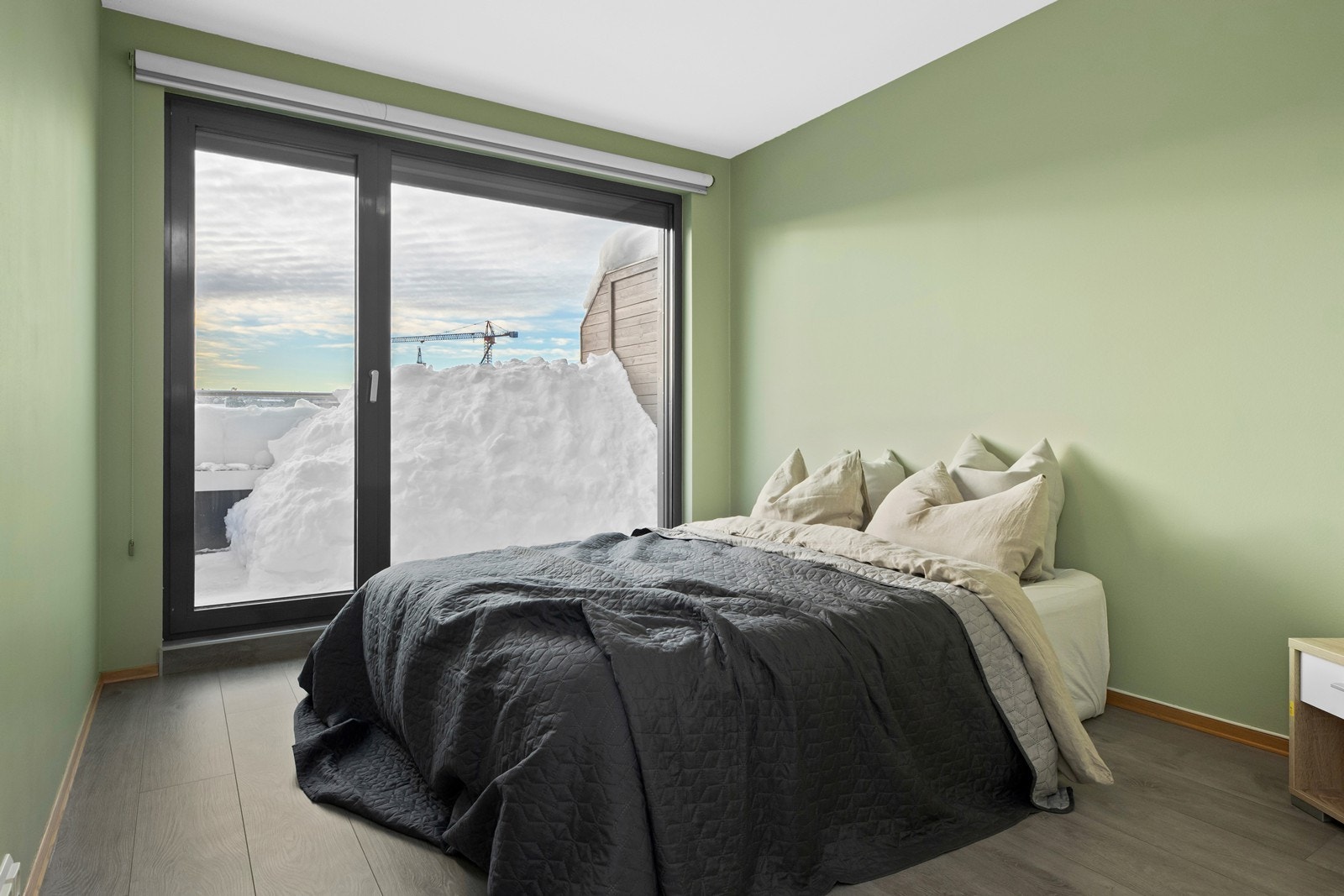 Soverom med utgang til balkong, utvendige elektriske screen for solskjerming Galleribilde