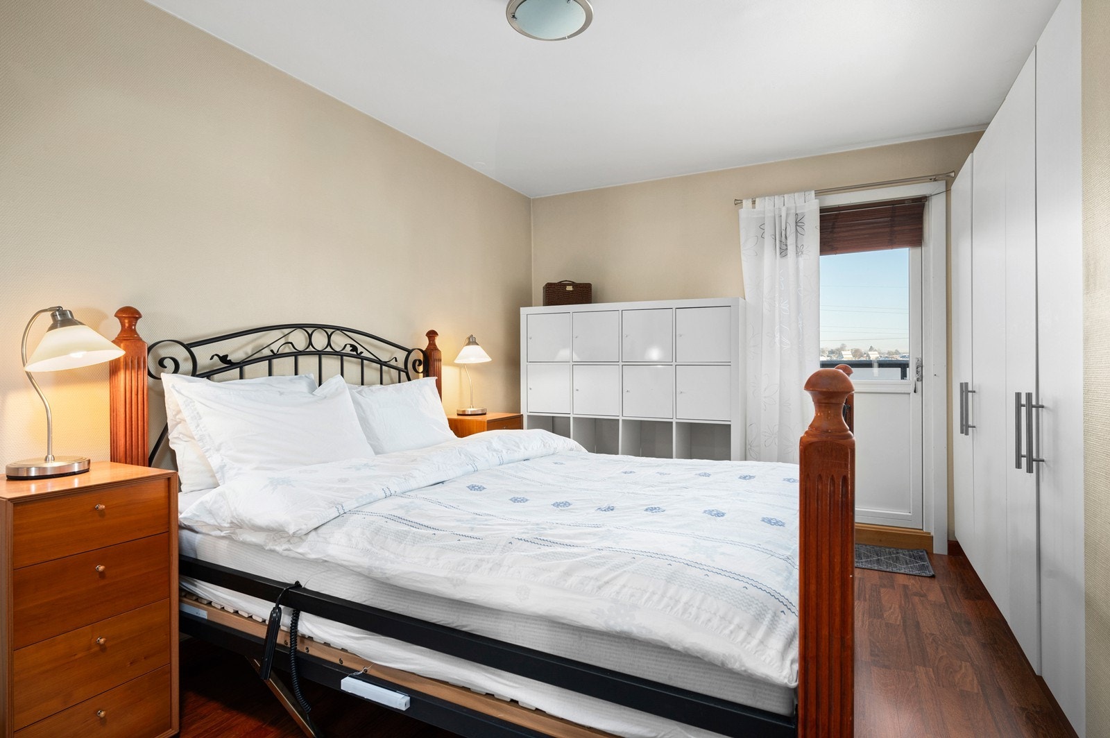 Det er 2 soverom i leiligheten. Galleribilde