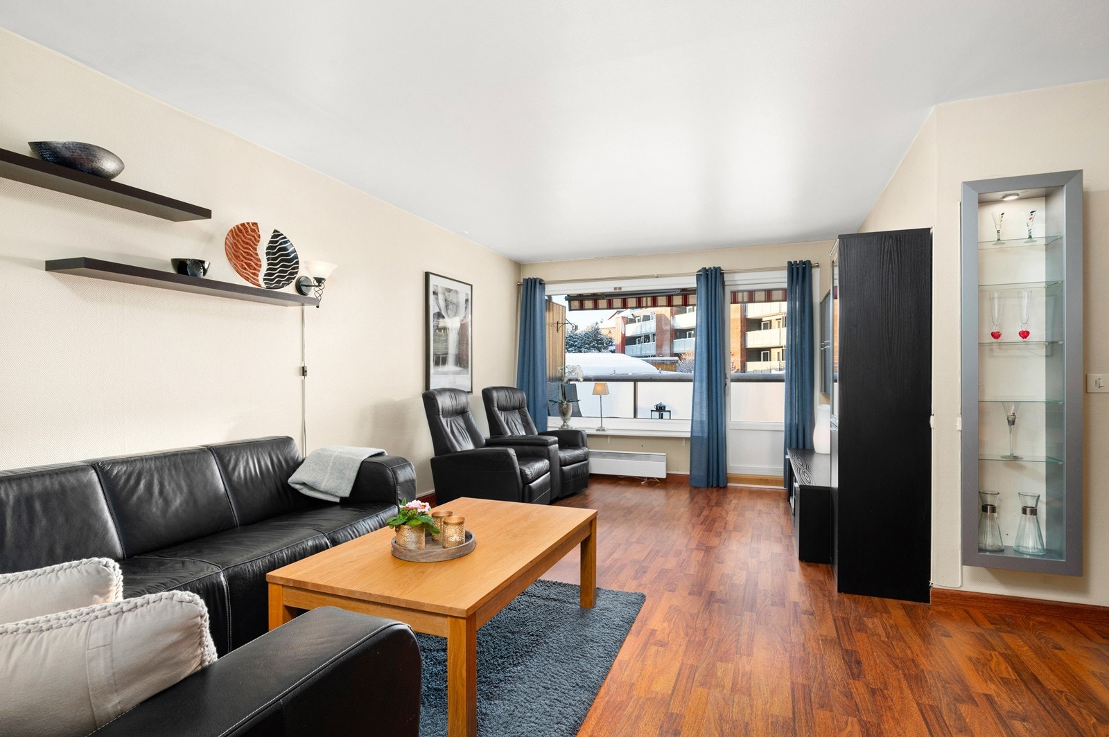 God plass til innredning av både sofahjørne og spisegruppe. Galleribilde