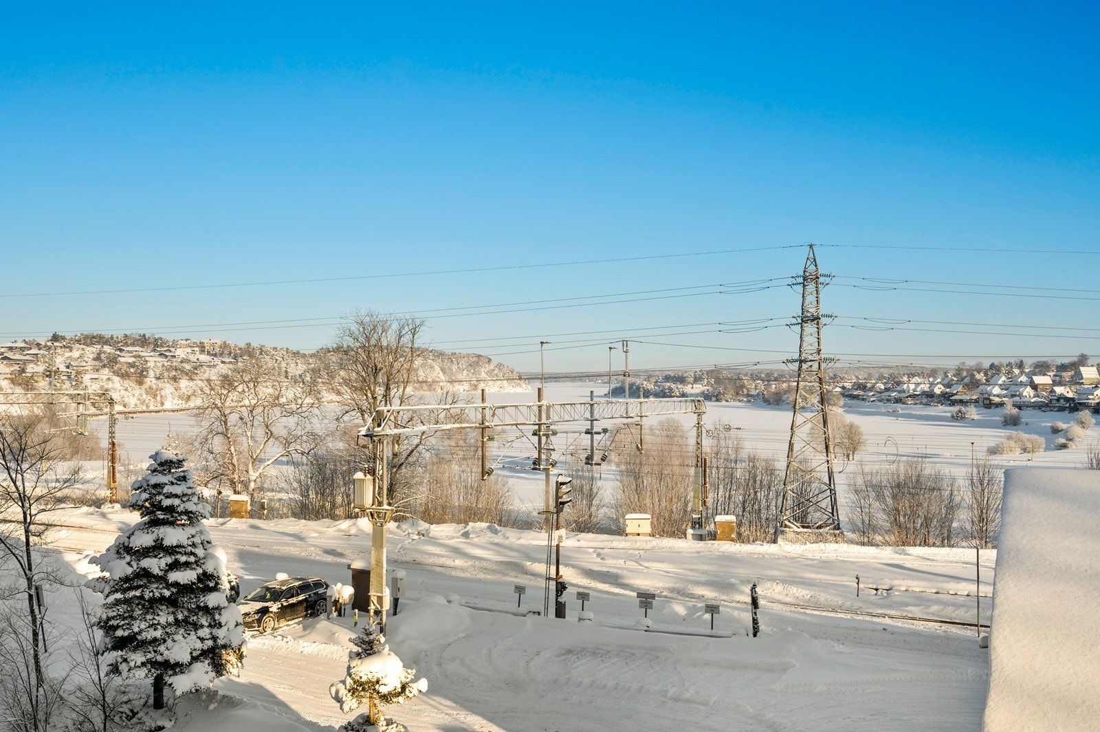 Utsikt mot Glengshølen. Her er det flotte tur- og rekreasjonsmuligheter. Galleribilde