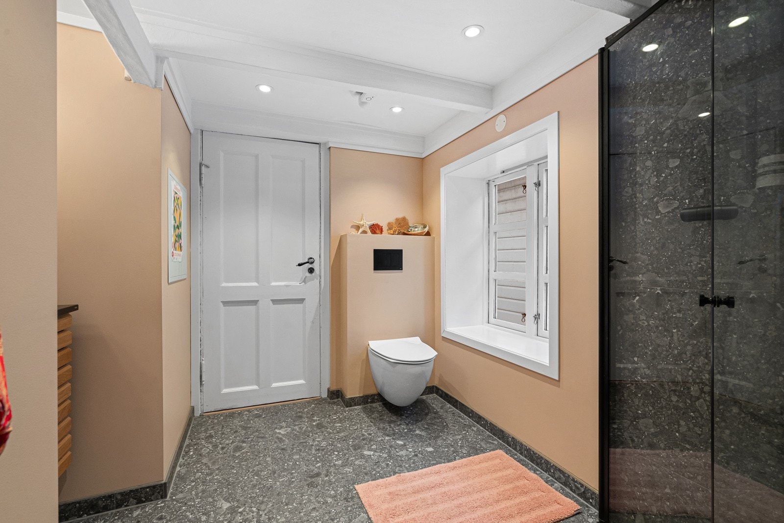 Badet ble oppgradert i perioden 2019-2020 og fremstår svært innbydende! Galleribilde