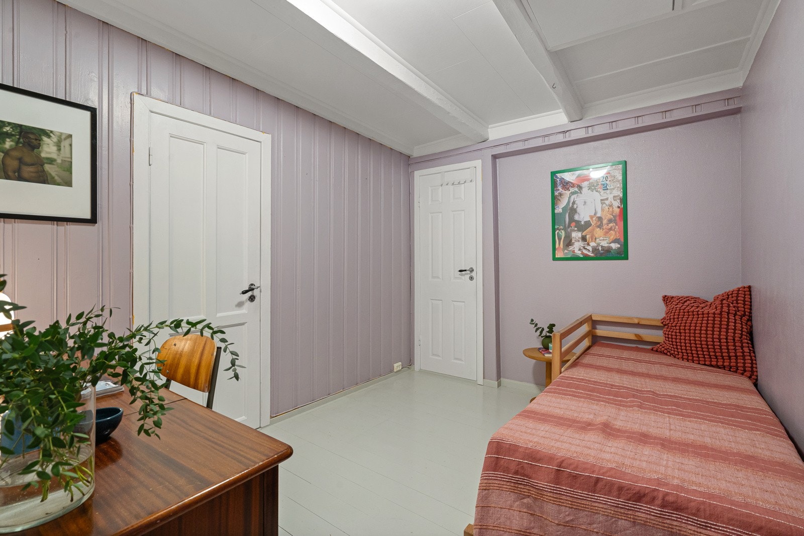 Gang i 2. etasje.Tilkomst til loft med god lagringsplass. Galleribilde