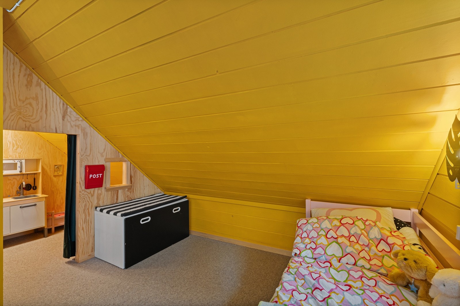 Innredet med koselig lekehjørne. Galleribilde